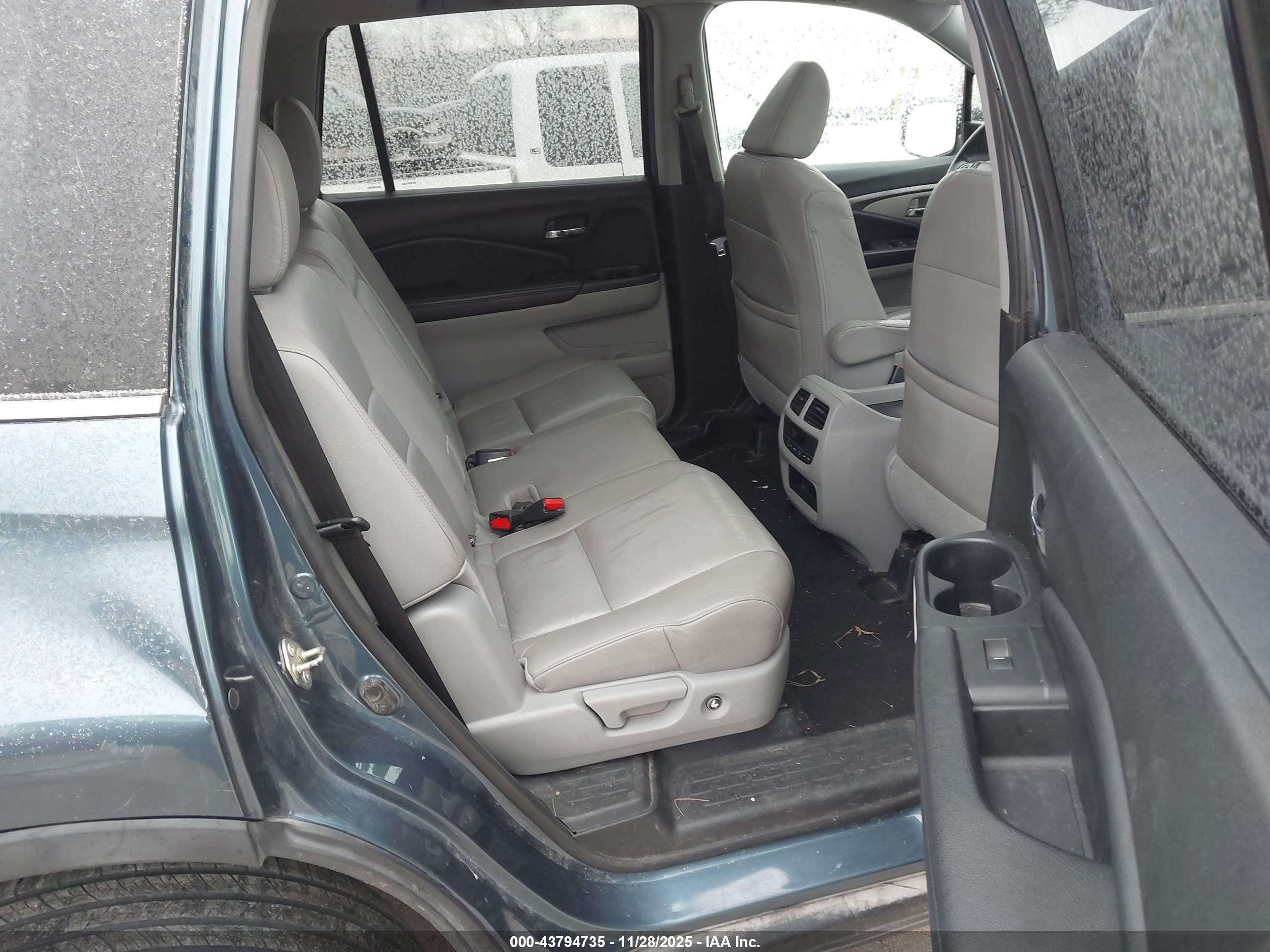 HONDA PILOT image 8