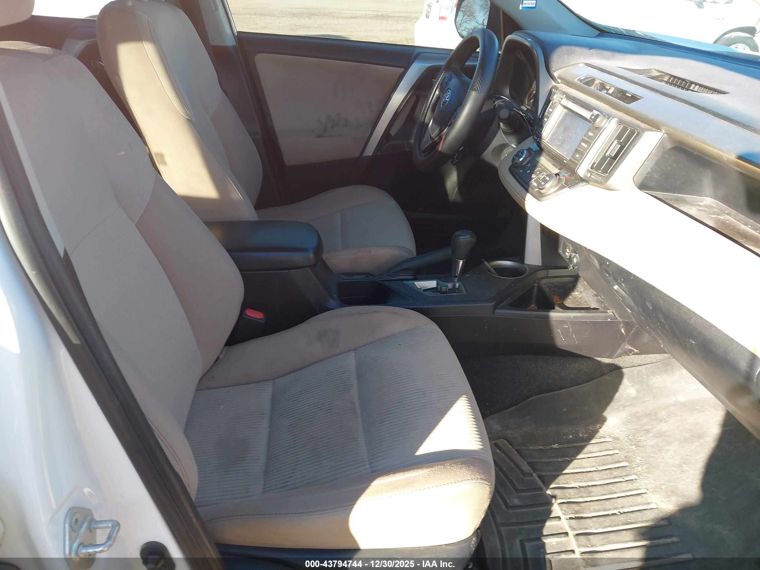 TOYOTA RAV4 image 5