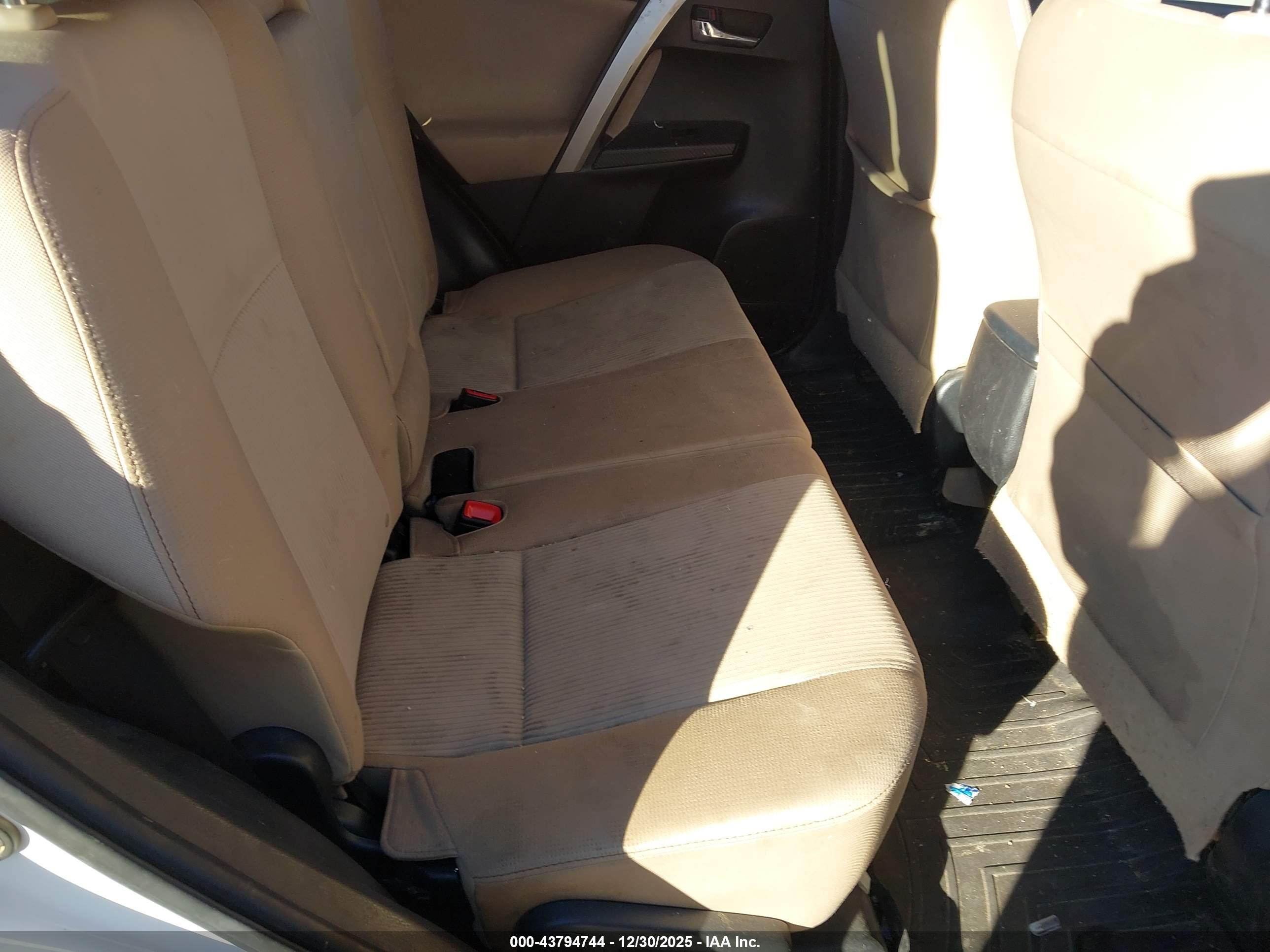 TOYOTA RAV4 image 8