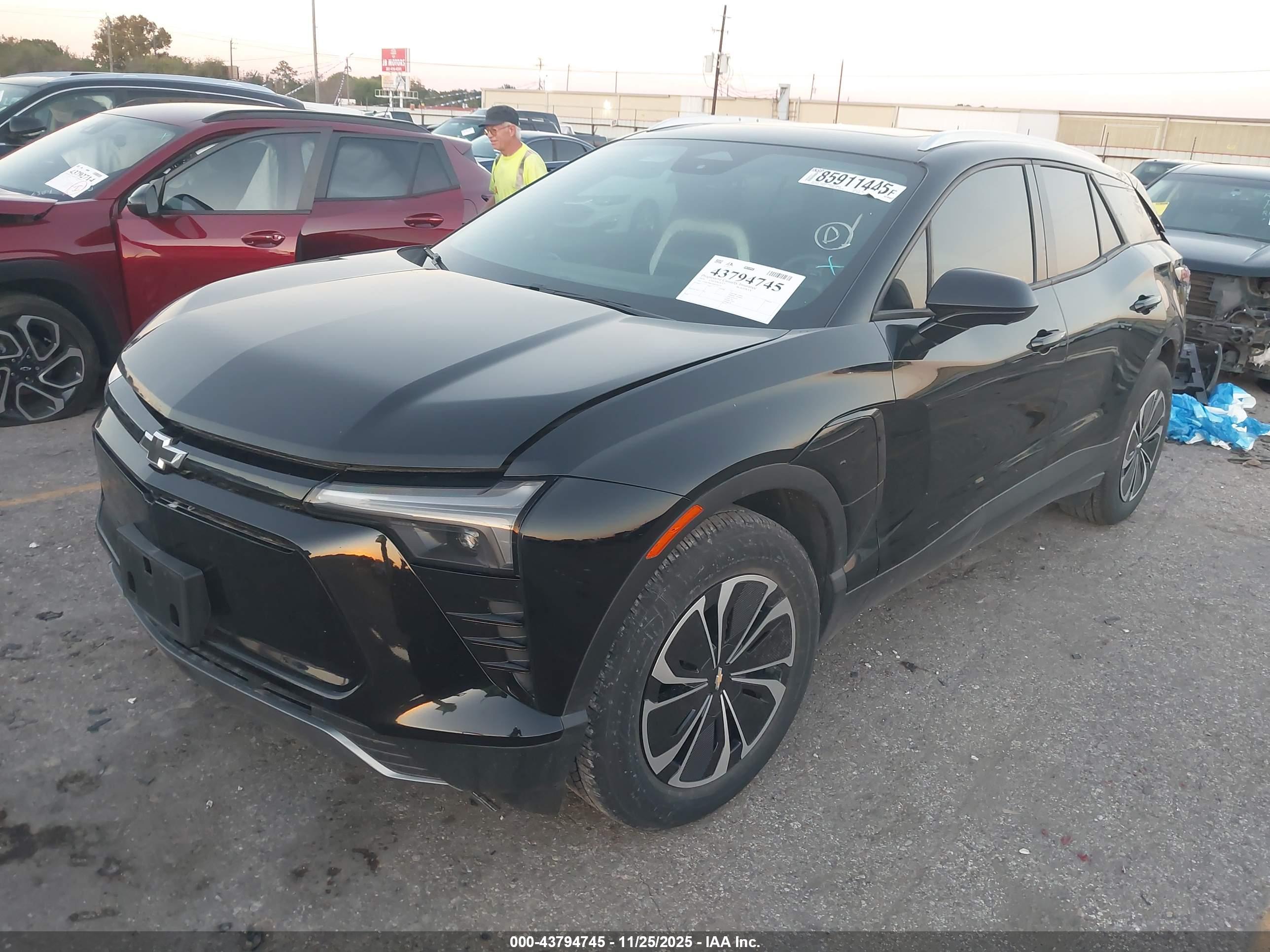CHEVROLET BLAZER image 2