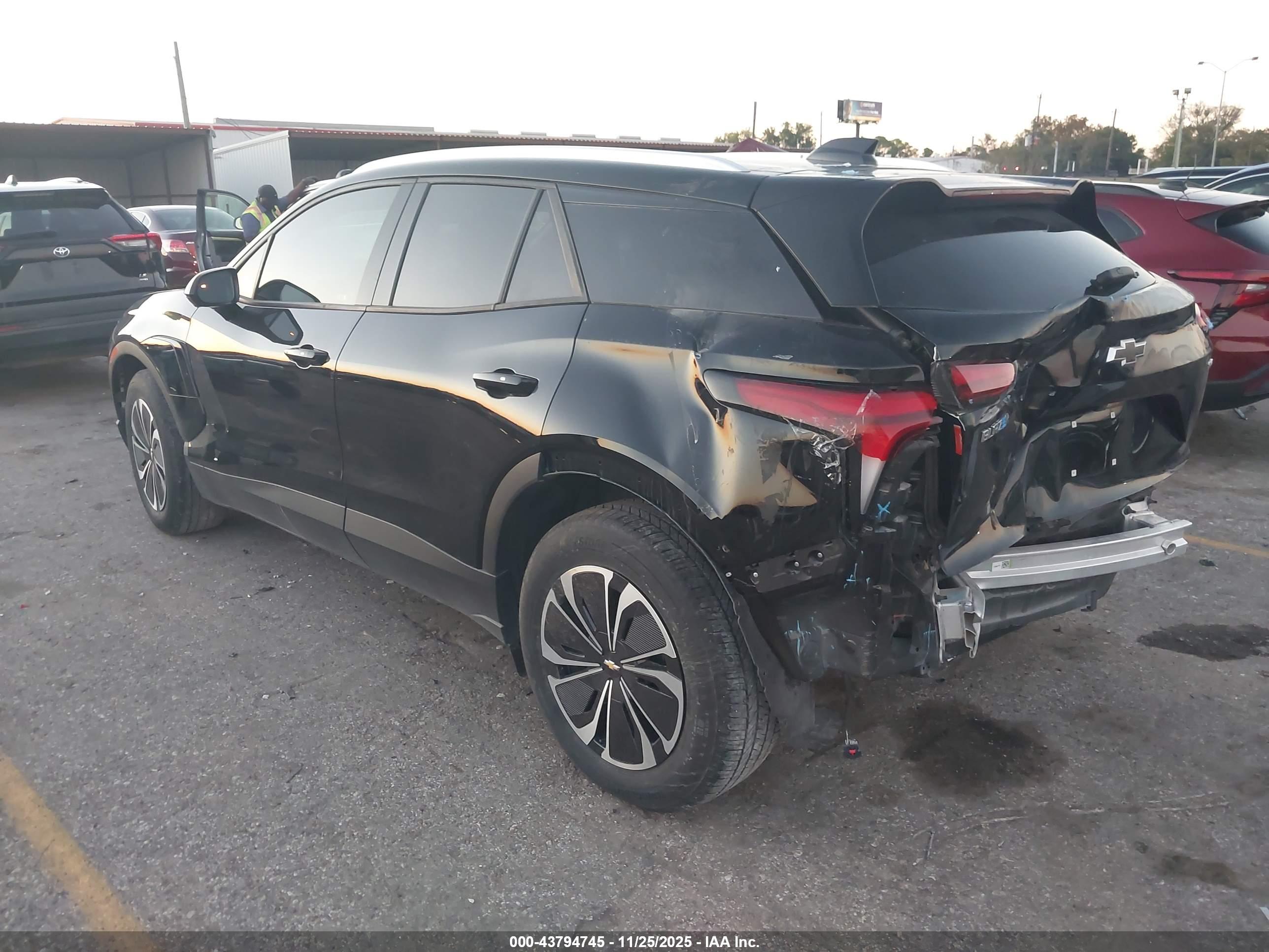 CHEVROLET BLAZER image 3