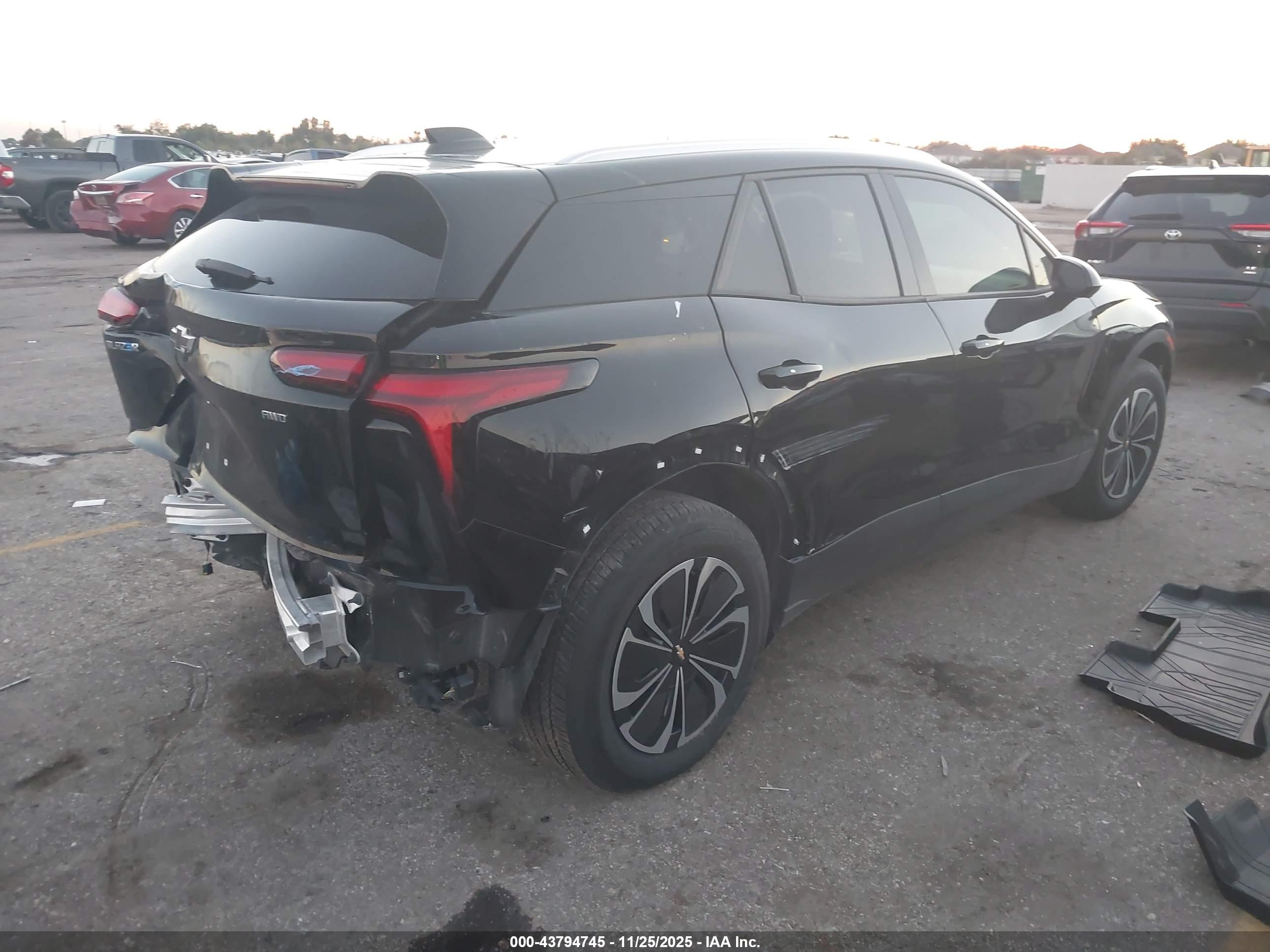 CHEVROLET BLAZER image 4