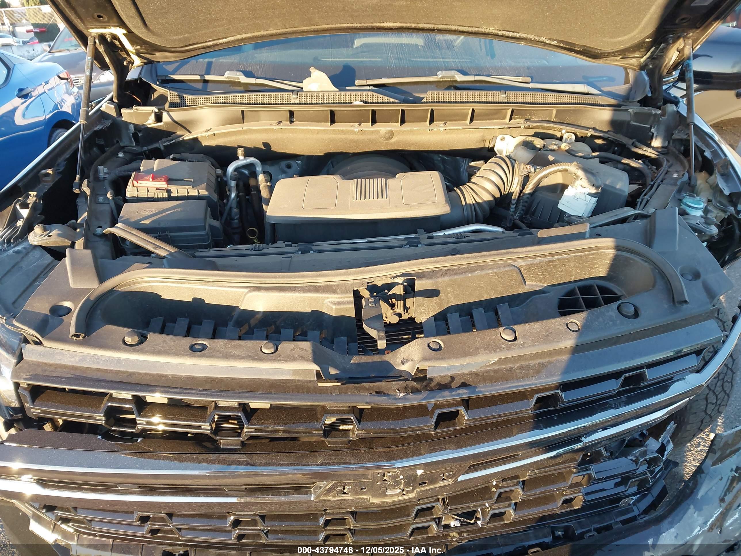 CHEVROLET SUBURBAN image 10