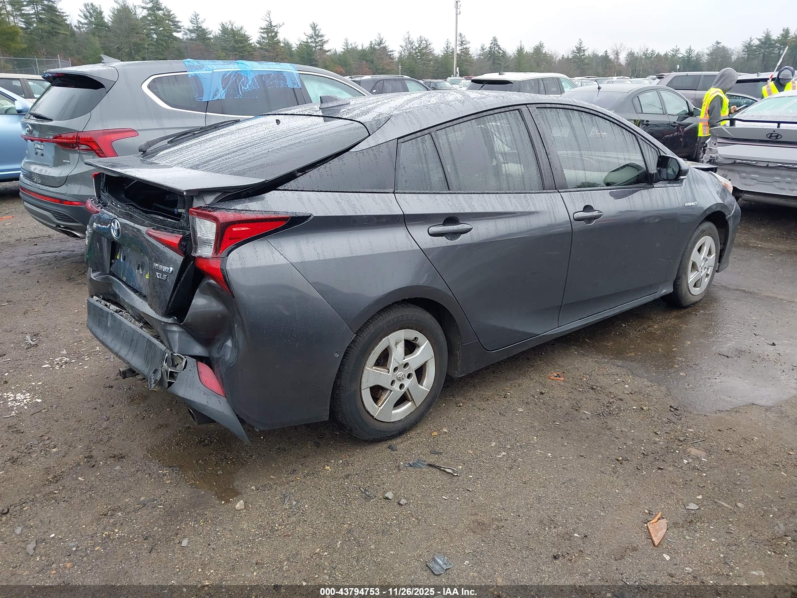 TOYOTA PRIUS image 4