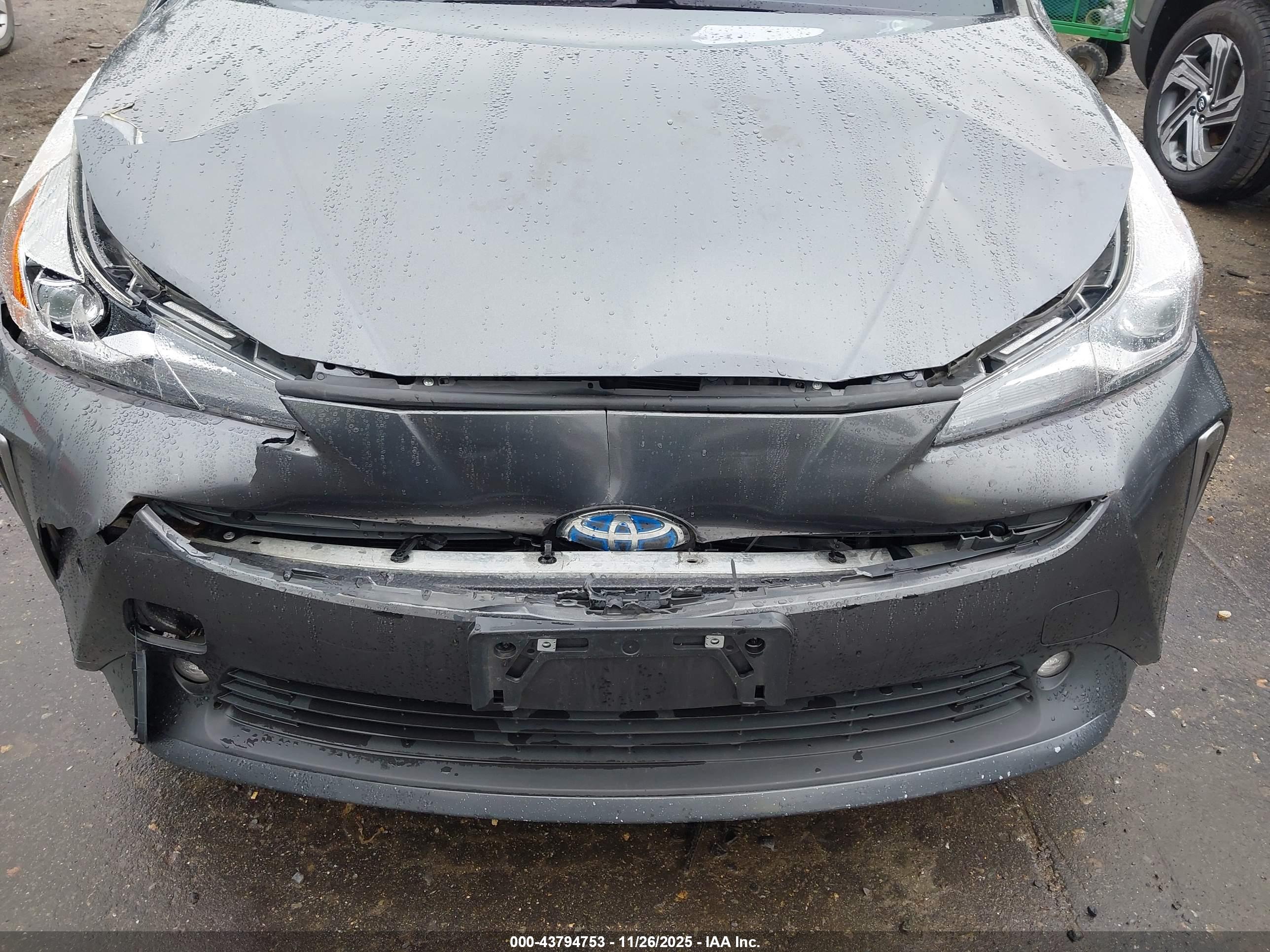 TOYOTA PRIUS image 6