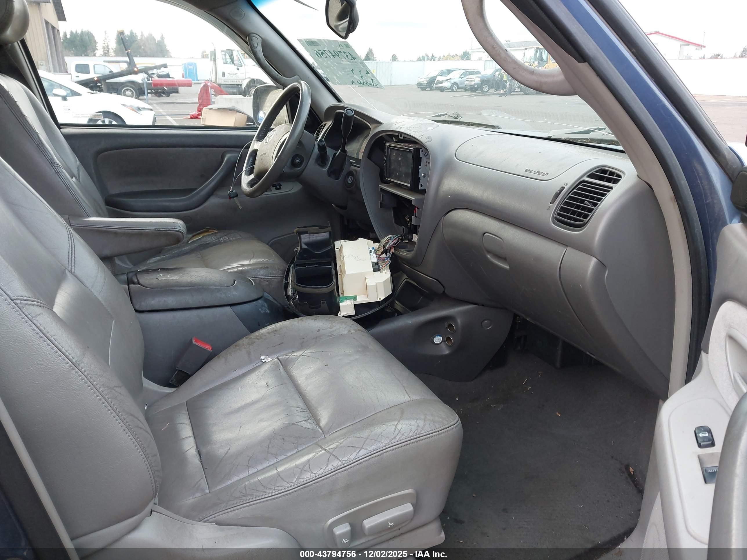 TOYOTA SEQUOIA image 5