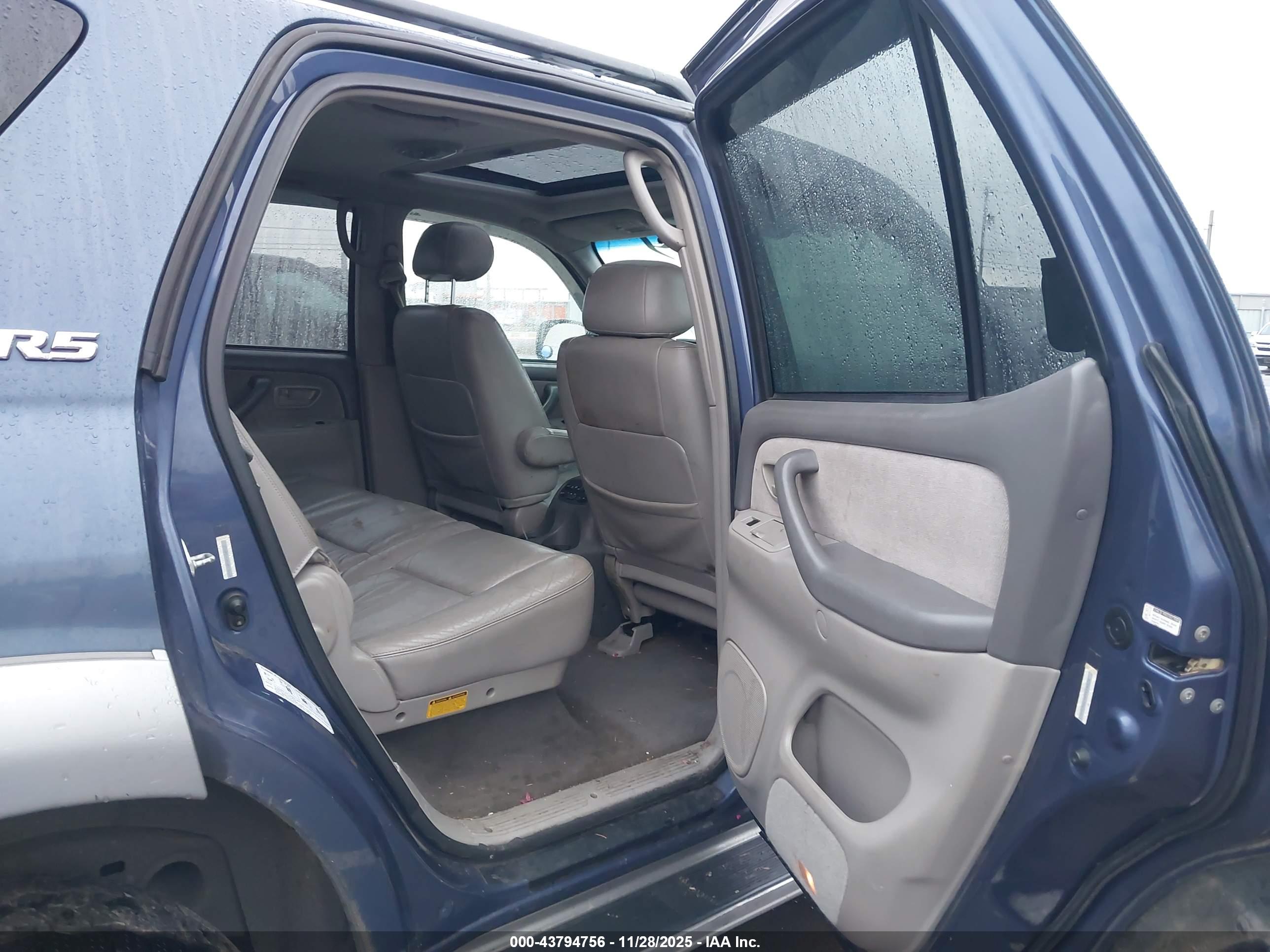 TOYOTA SEQUOIA image 8