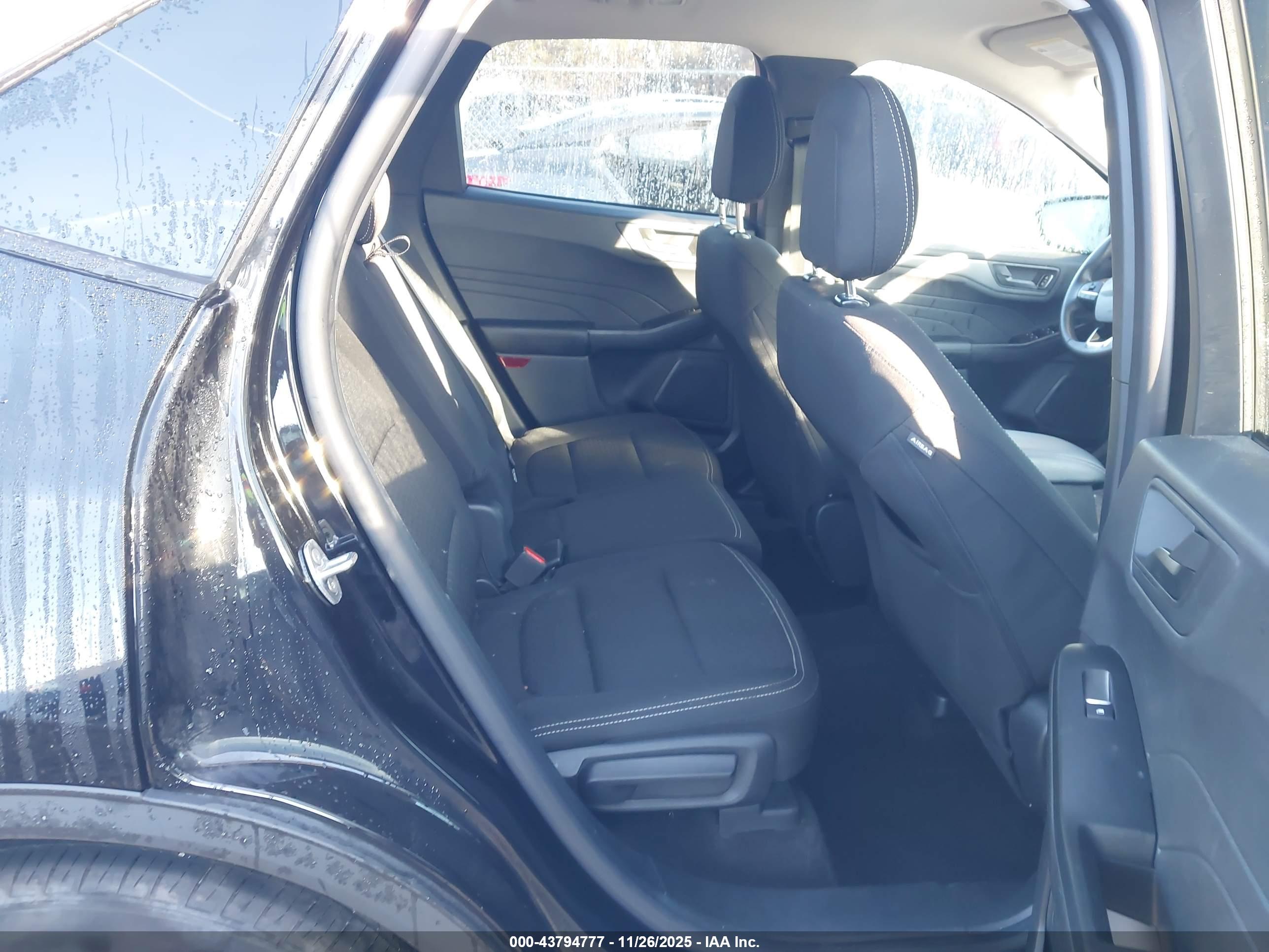 FORD ESCAPE image 8