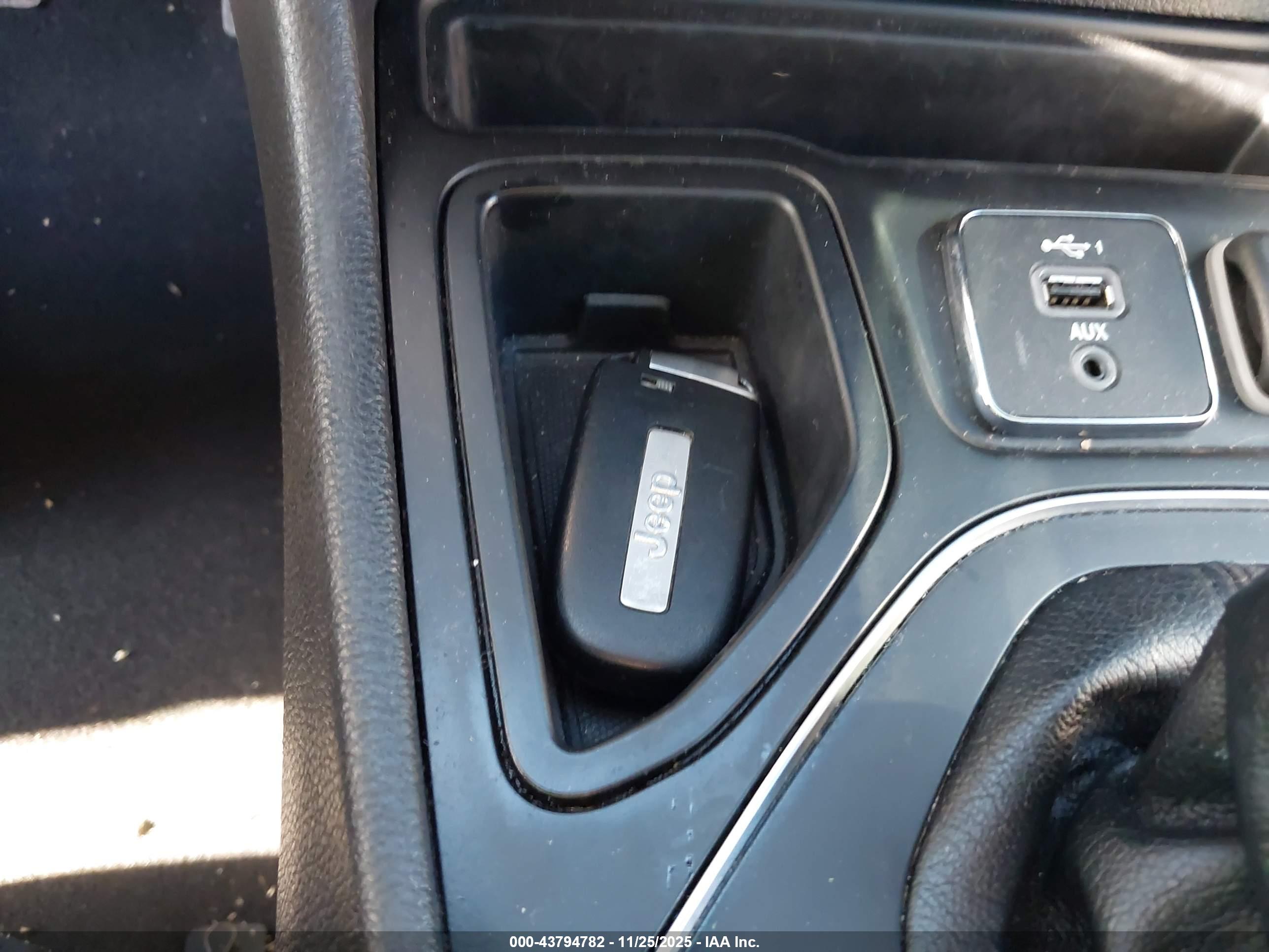 JEEP CHEROKEE image 11