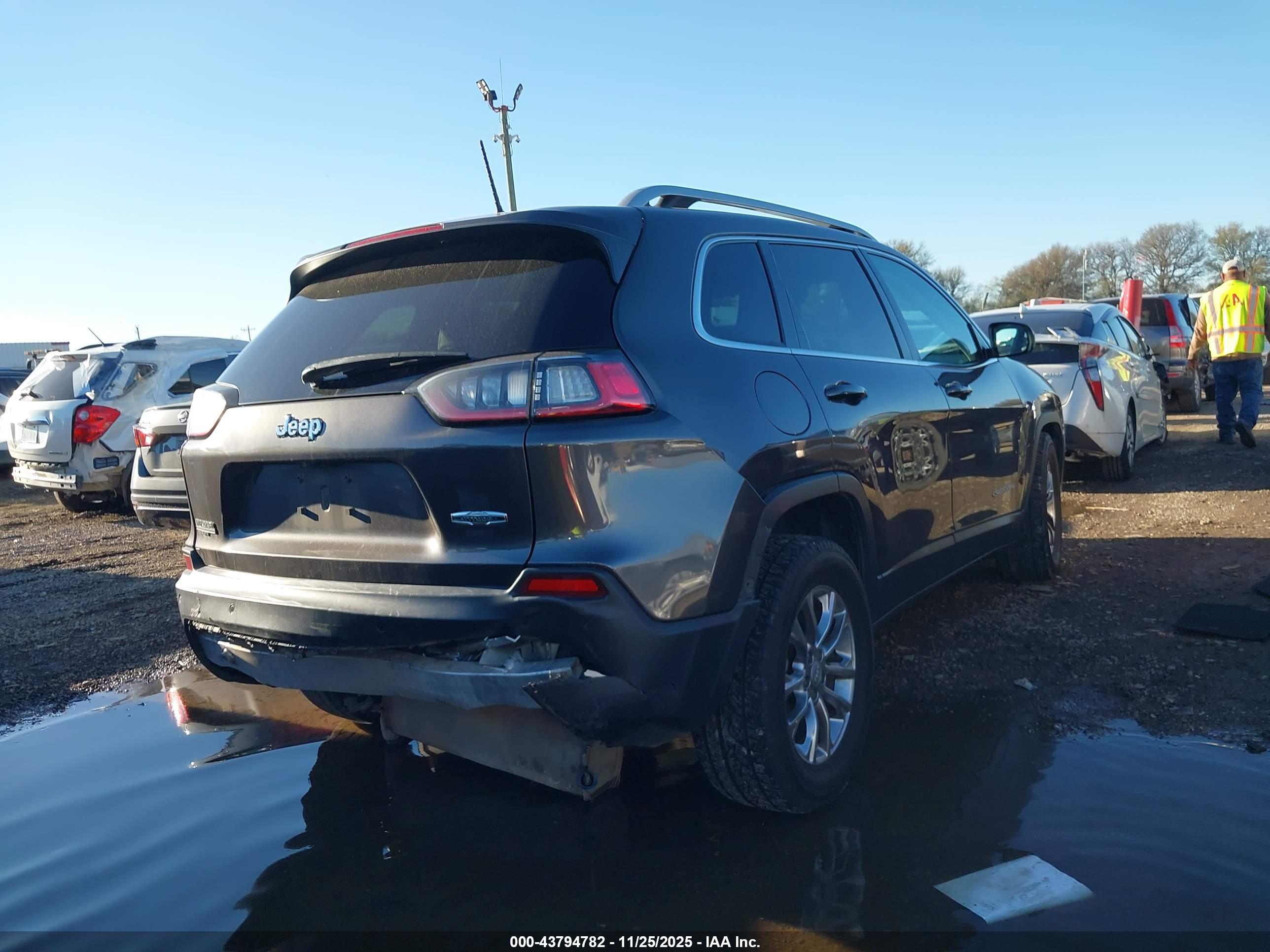 JEEP CHEROKEE image 4