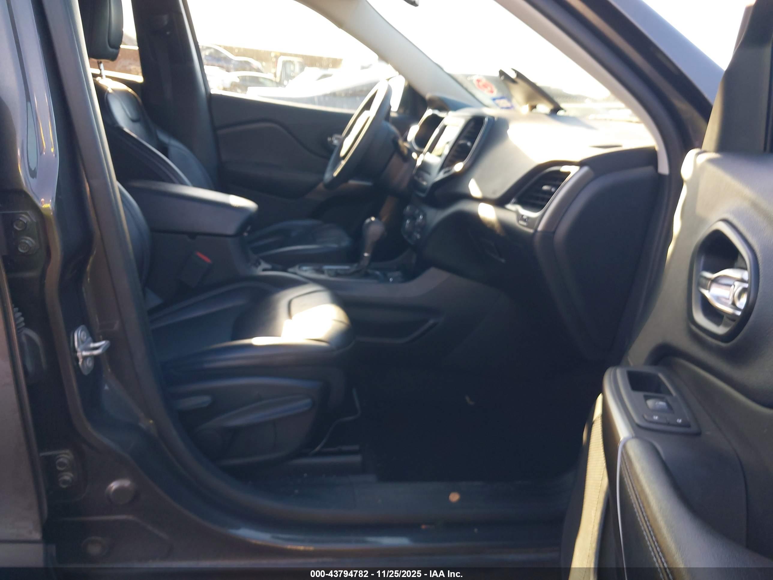 JEEP CHEROKEE image 5