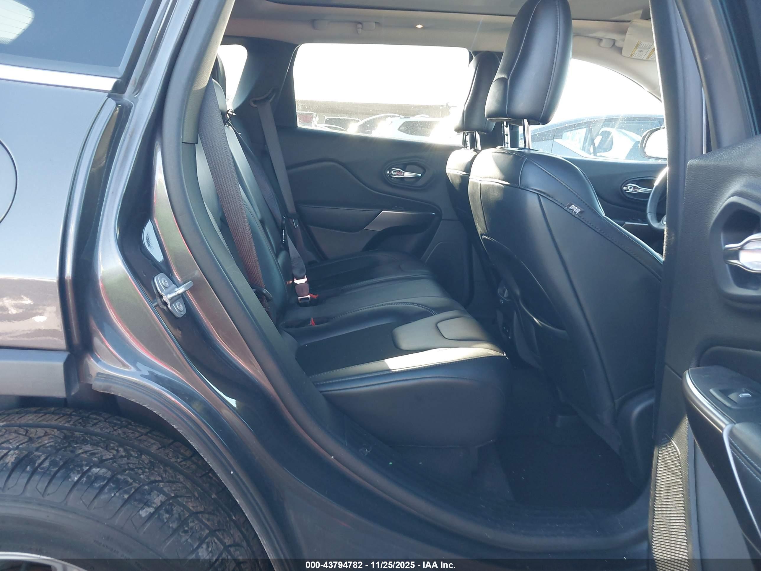 JEEP CHEROKEE image 8