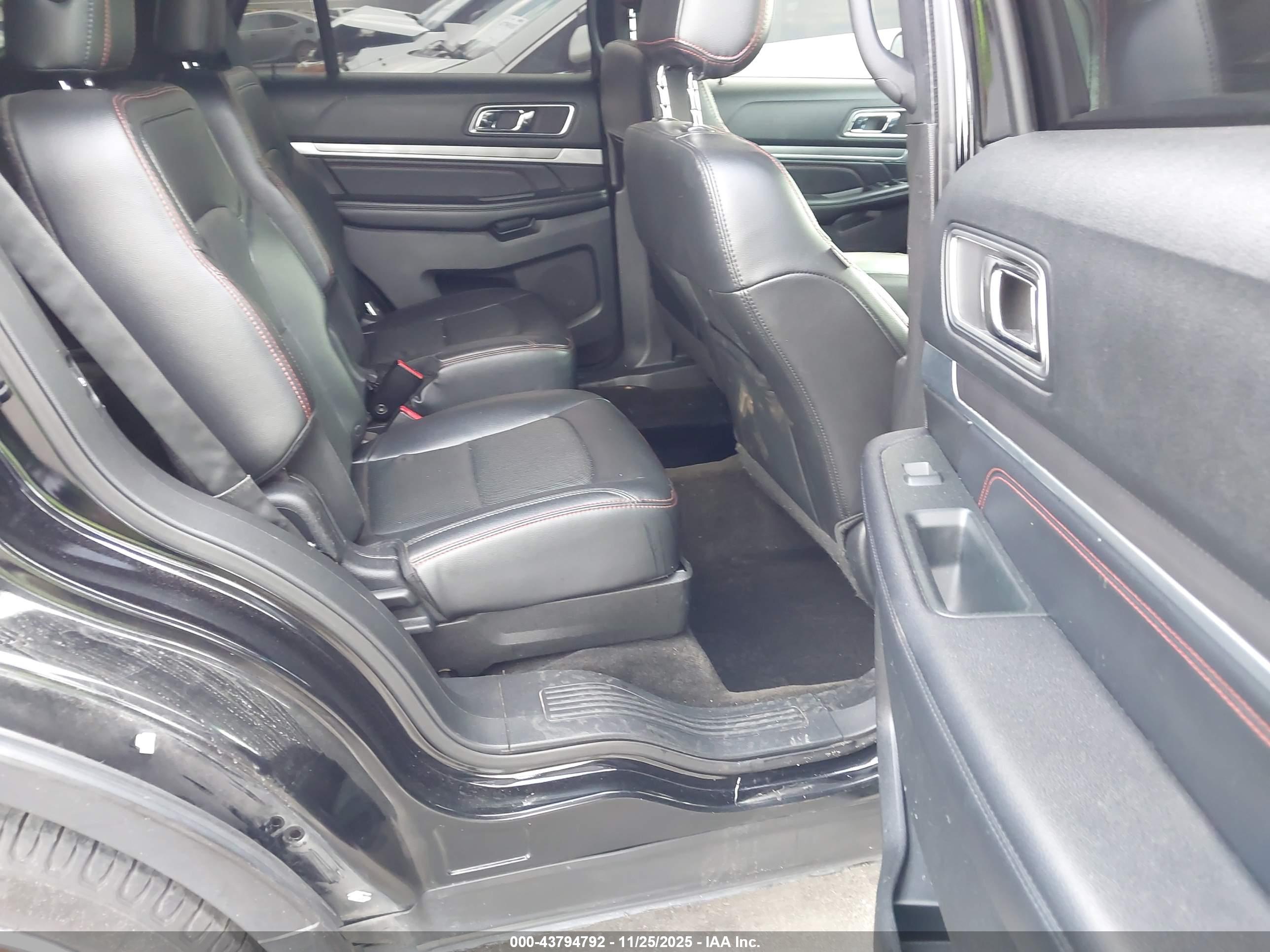 FORD EXPLORER image 8