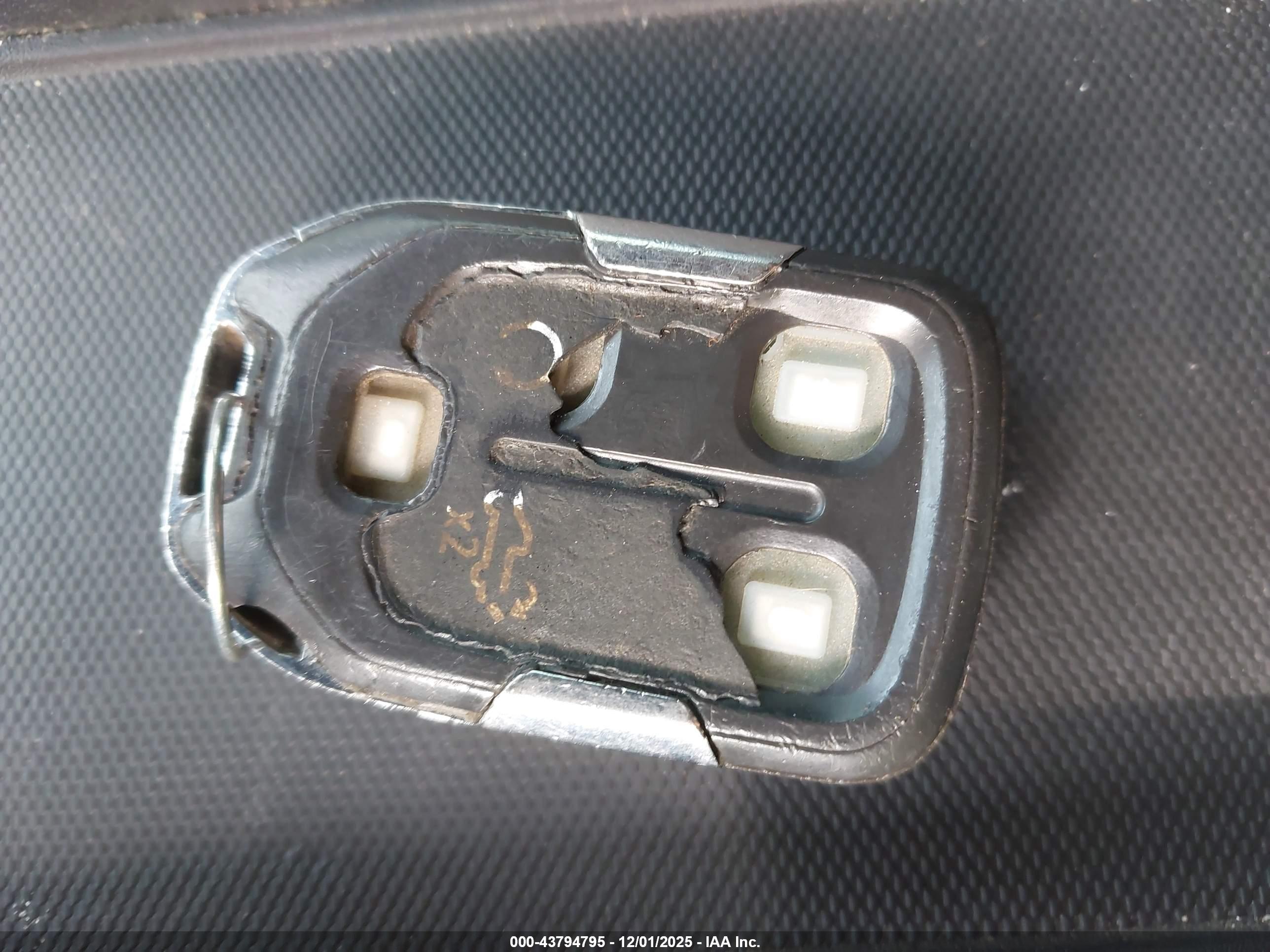 CHEVROLET SILVERADO image 11