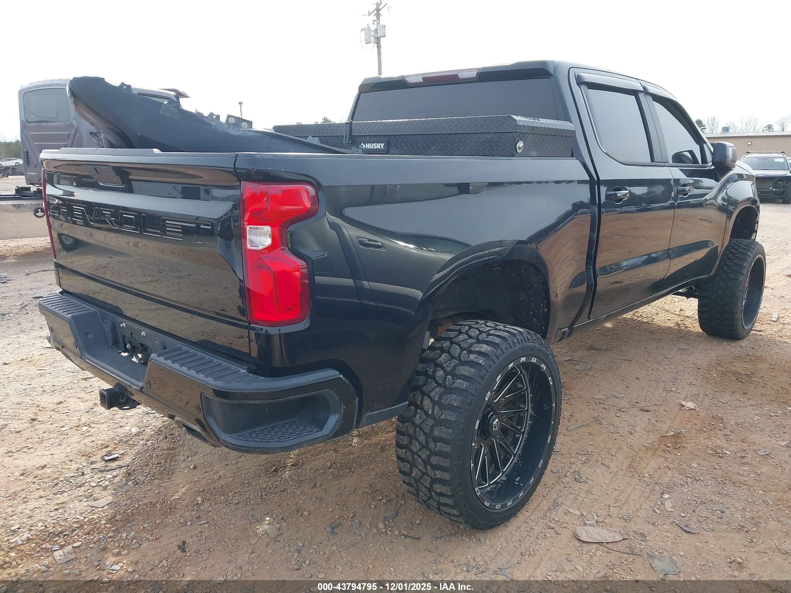 CHEVROLET SILVERADO image 4