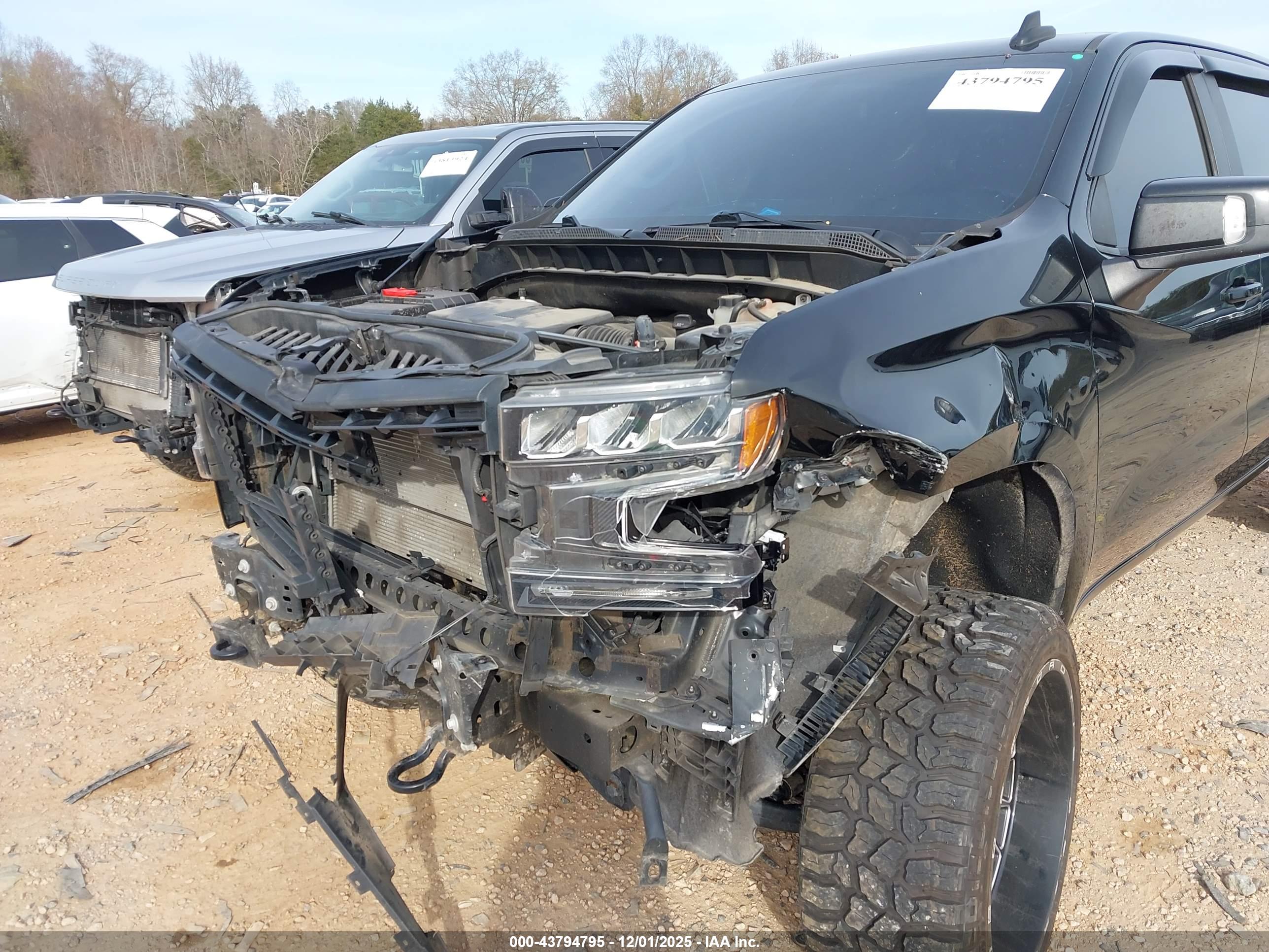CHEVROLET SILVERADO image 6