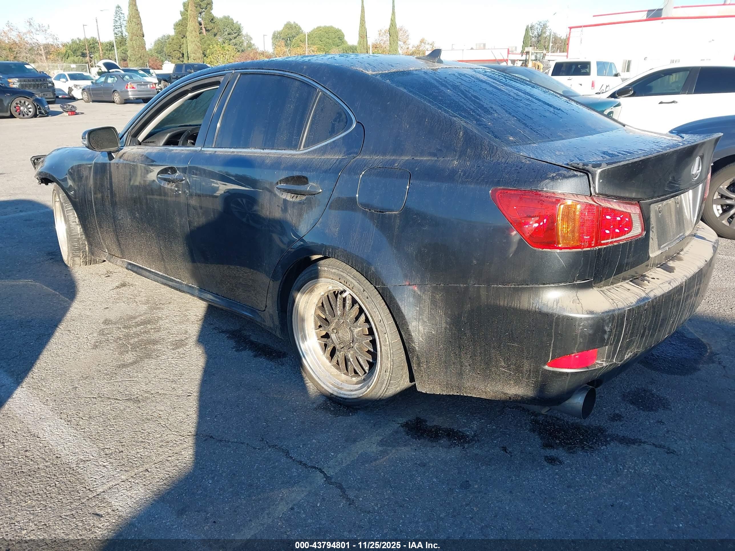 LEXUS IS image 3
