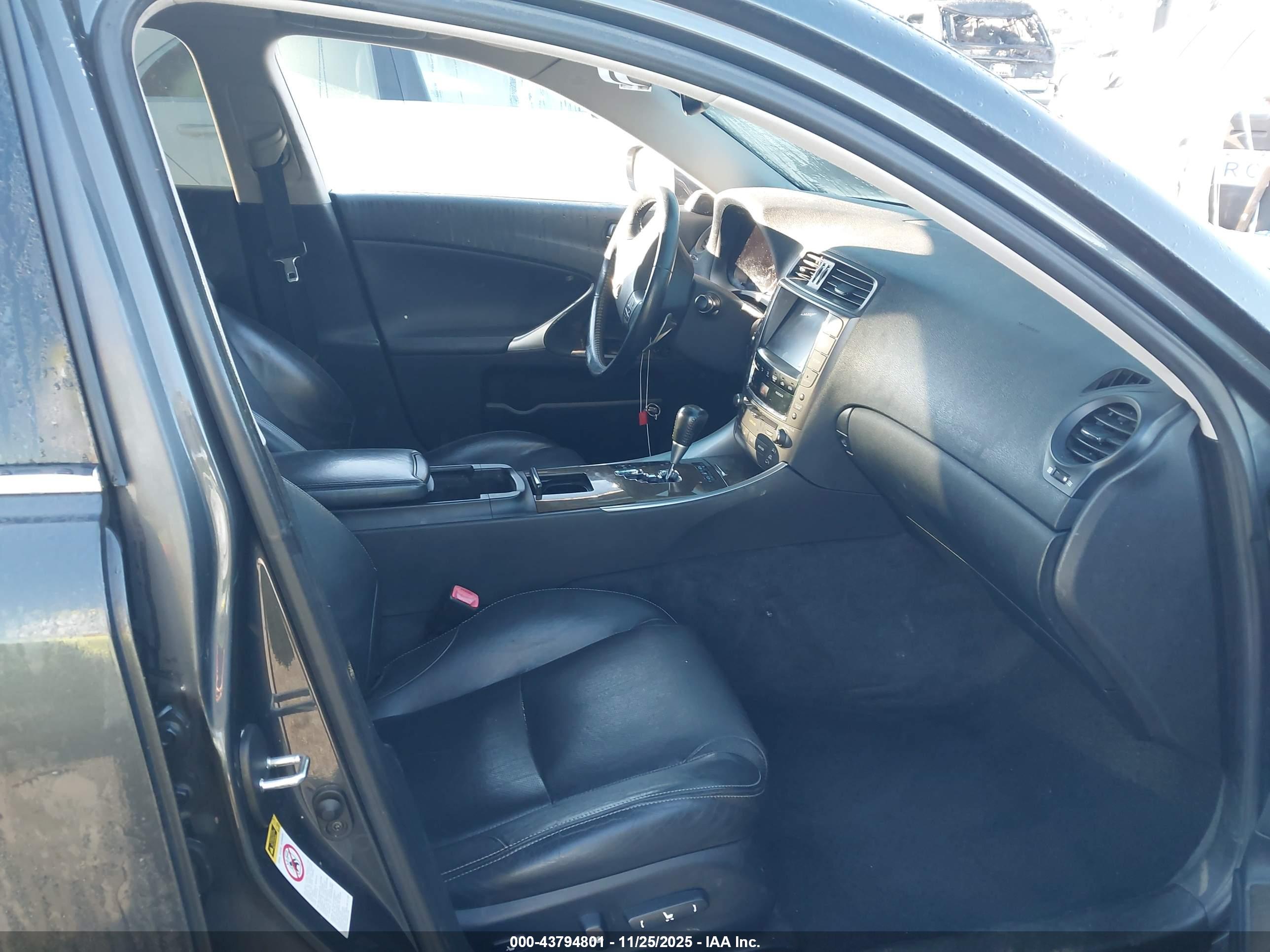 LEXUS IS image 5