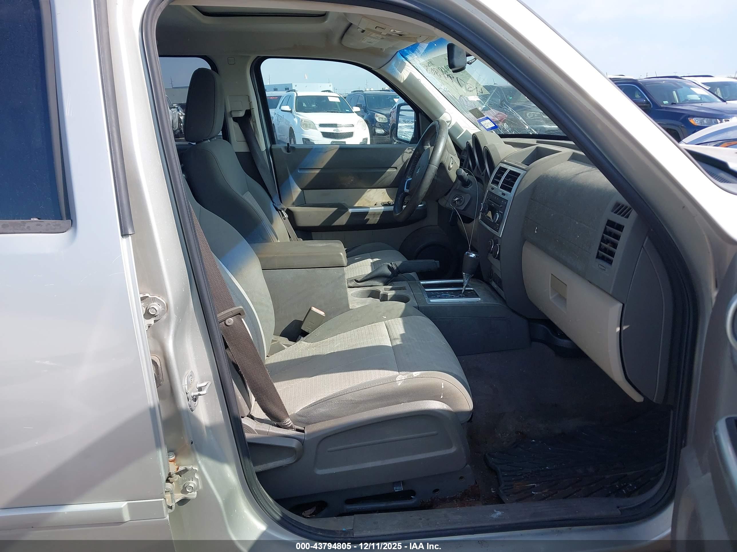 DODGE NITRO image 5
