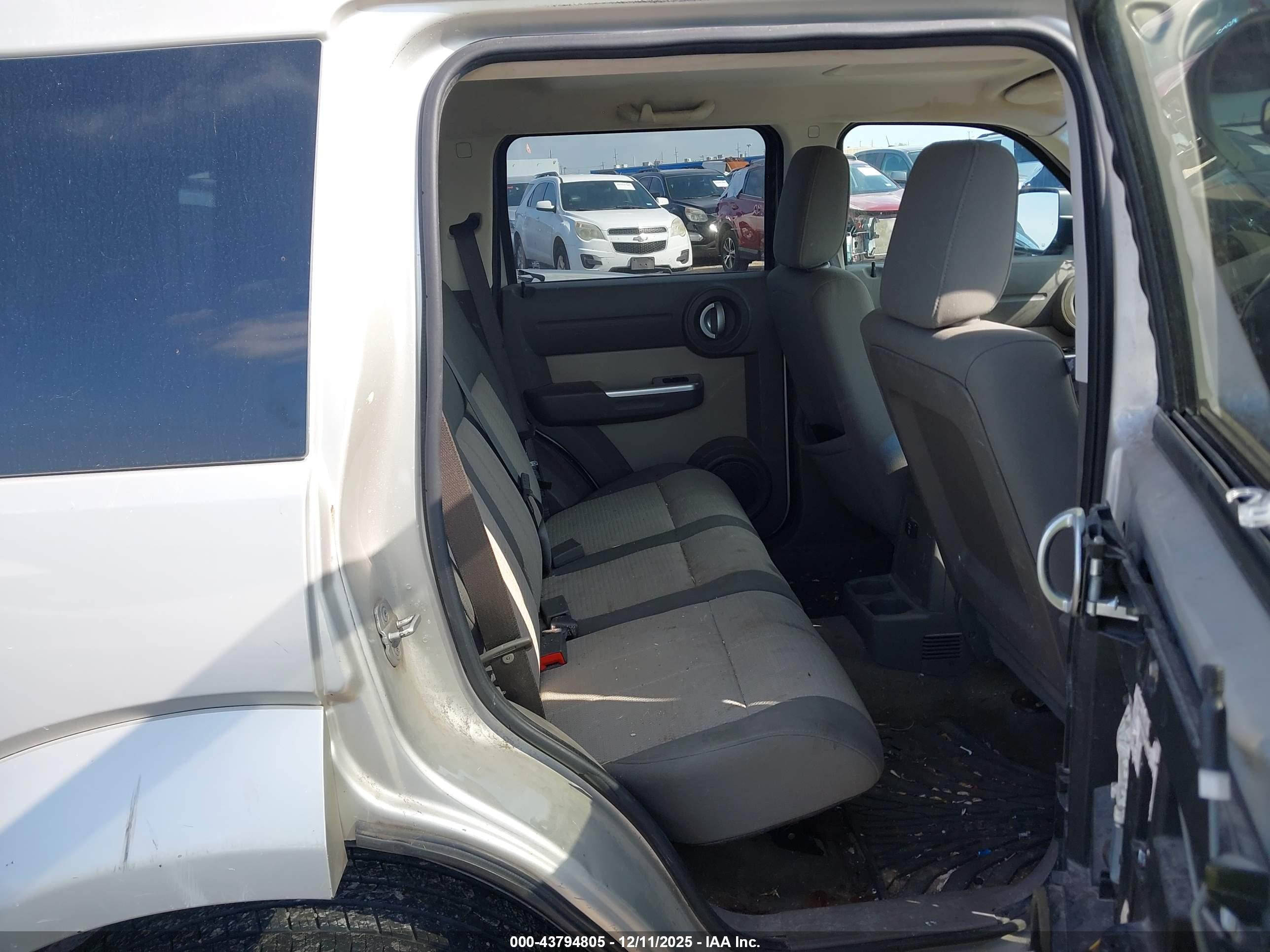 DODGE NITRO image 8