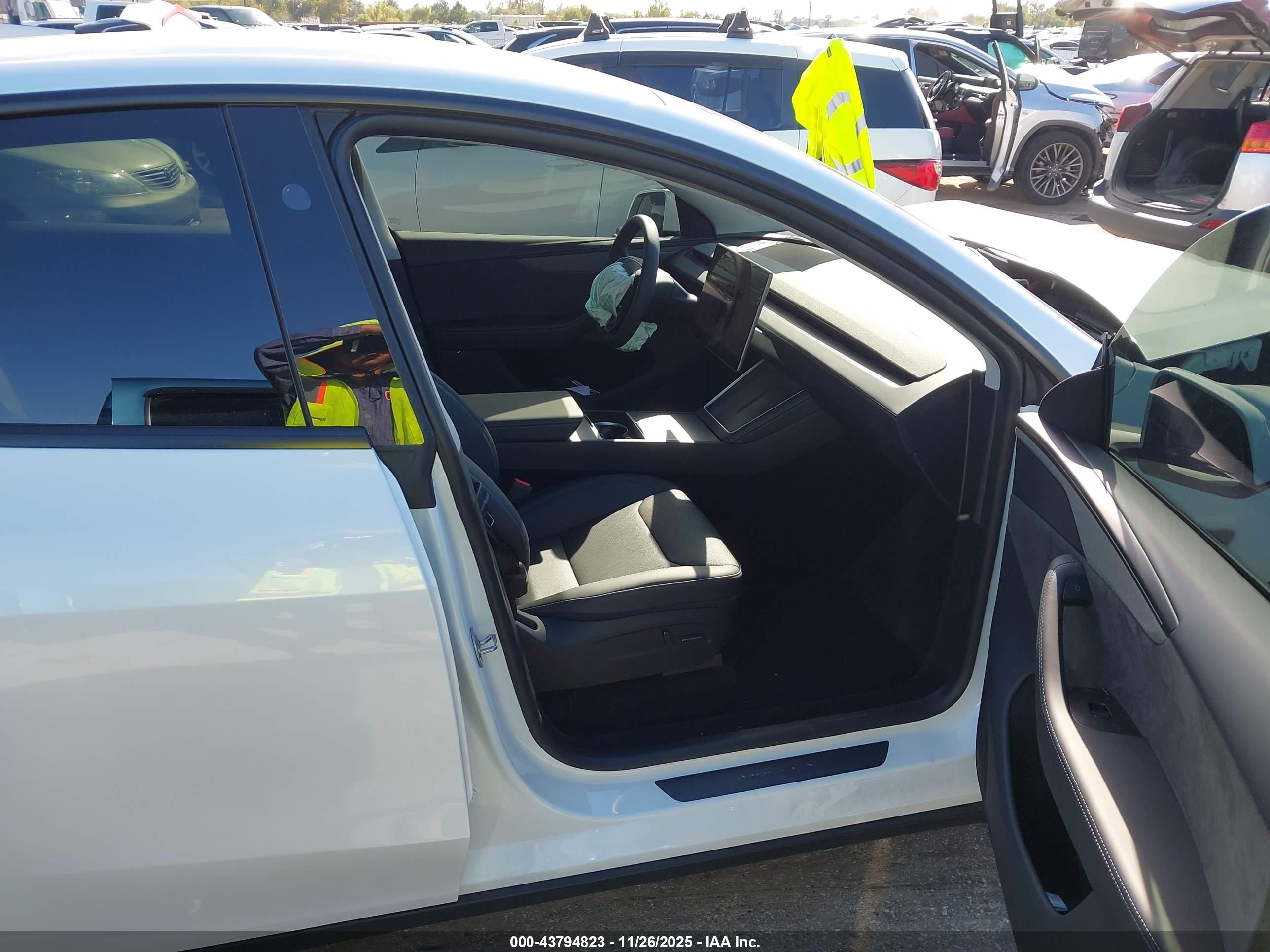 TESLA MODEL image 5