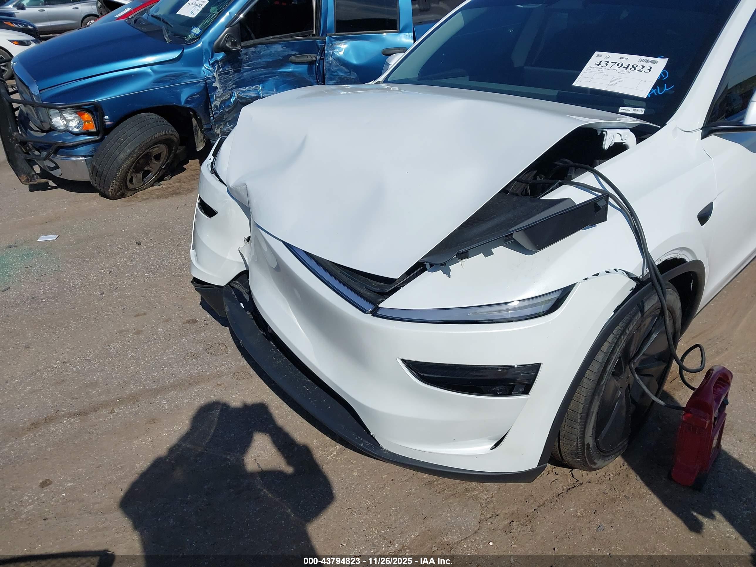 TESLA MODEL image 6