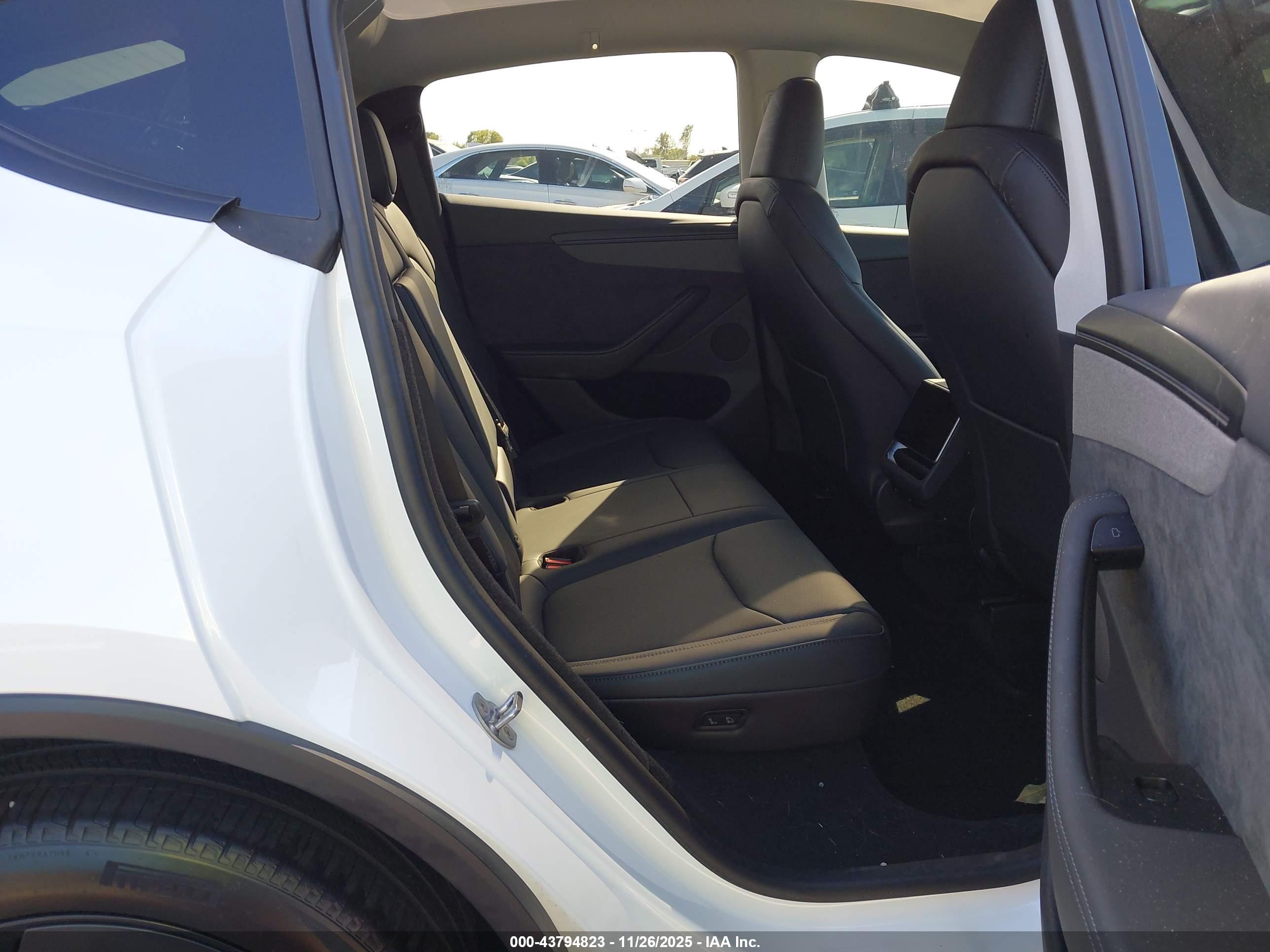 TESLA MODEL image 8