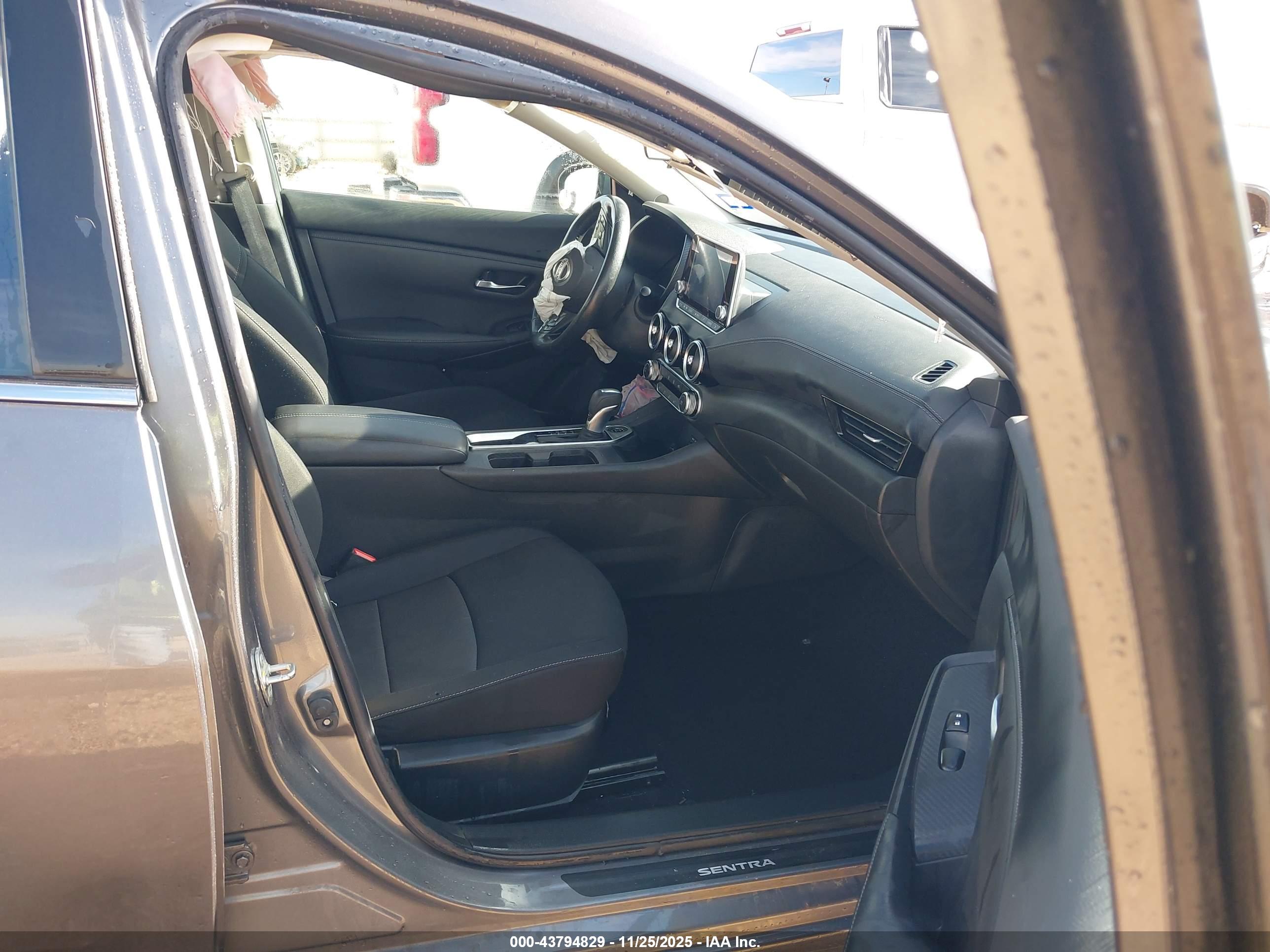 NISSAN SENTRA image 5
