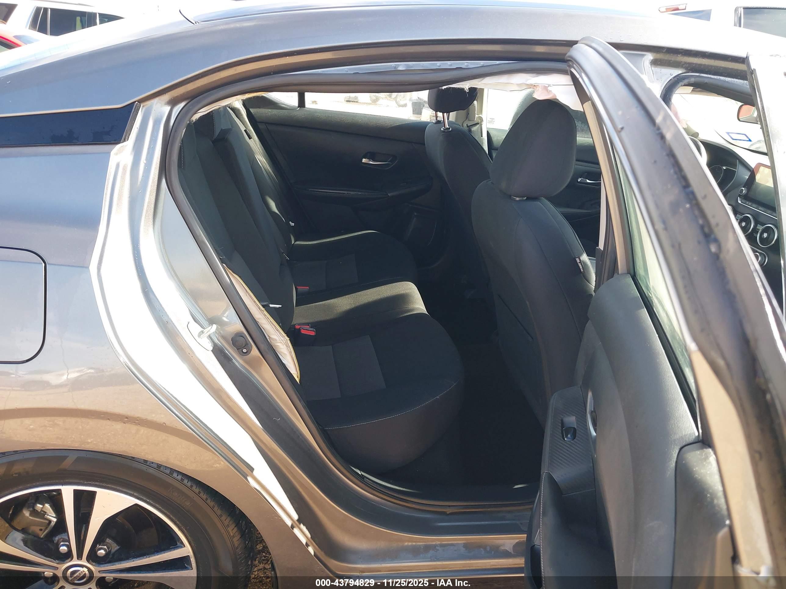 NISSAN SENTRA image 8