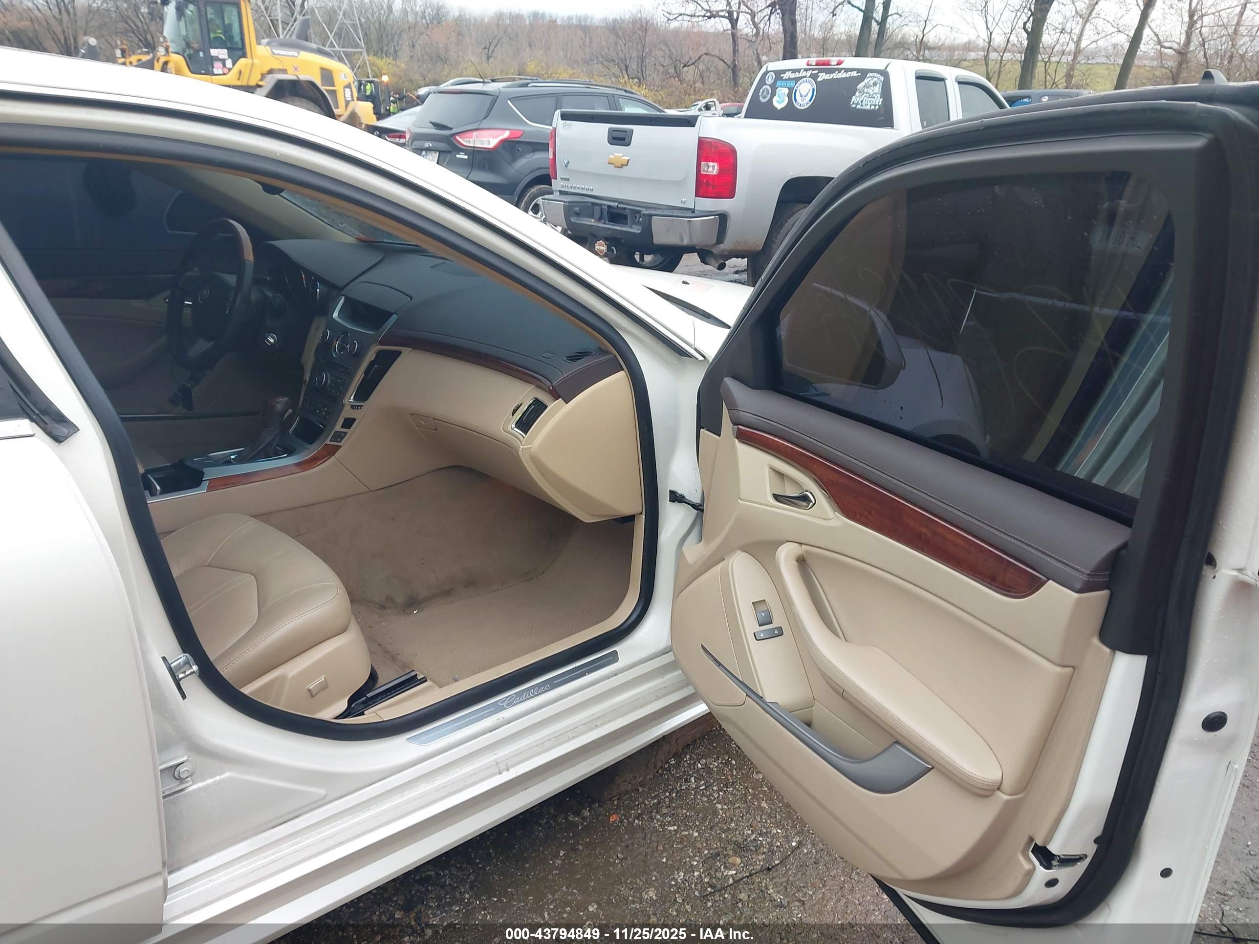 CADILLAC CTS image 5