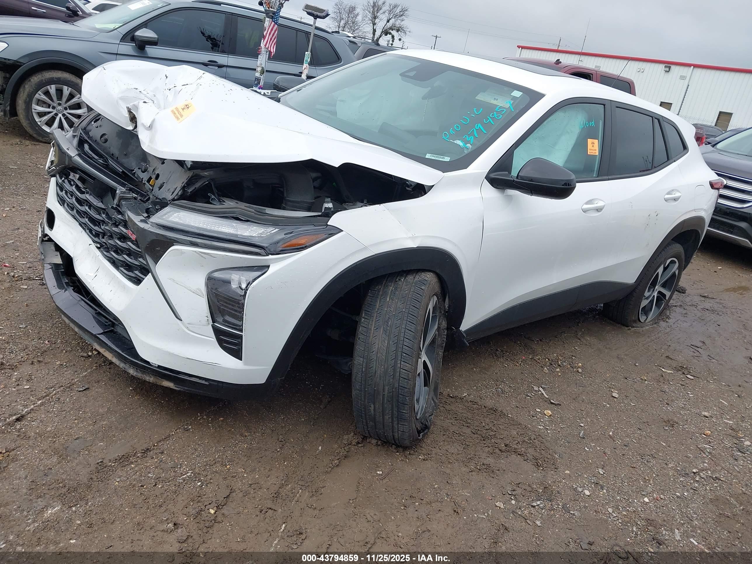 CHEVROLET TRAX image 2