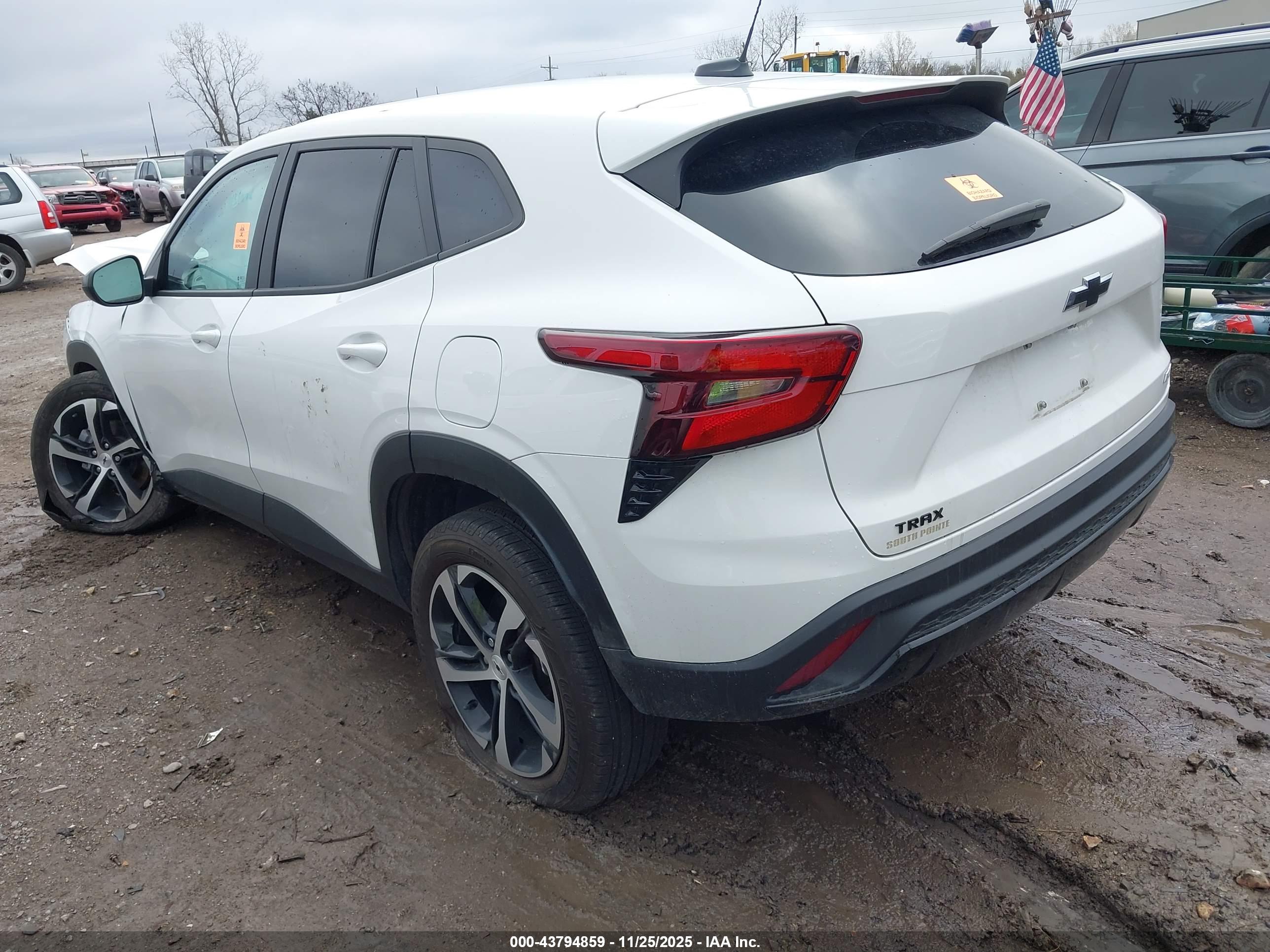 CHEVROLET TRAX image 3