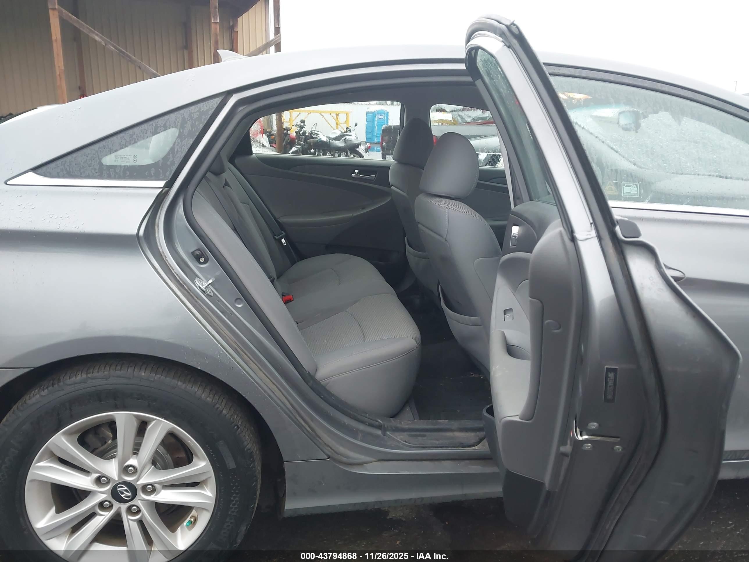 HYUNDAI SONATA image 8