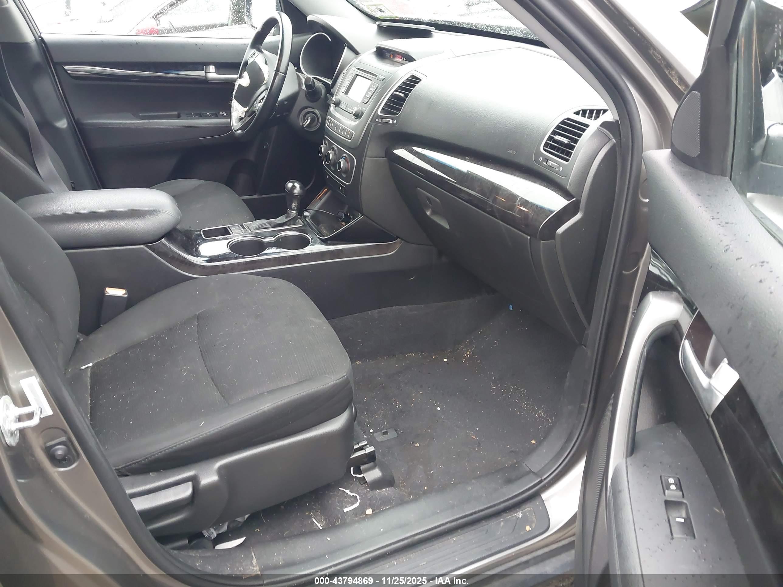 KIA SORENTO image 5