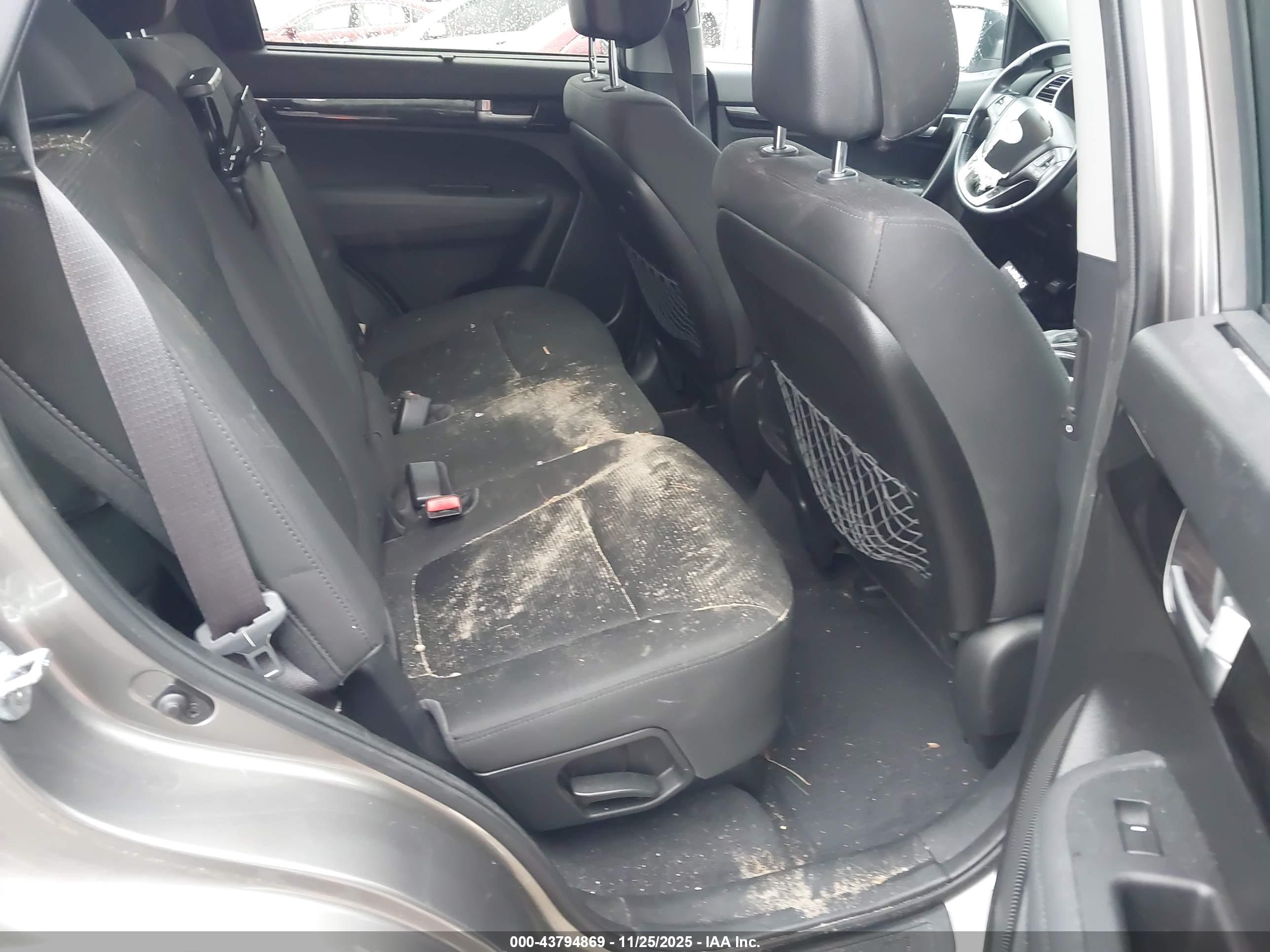 KIA SORENTO image 8