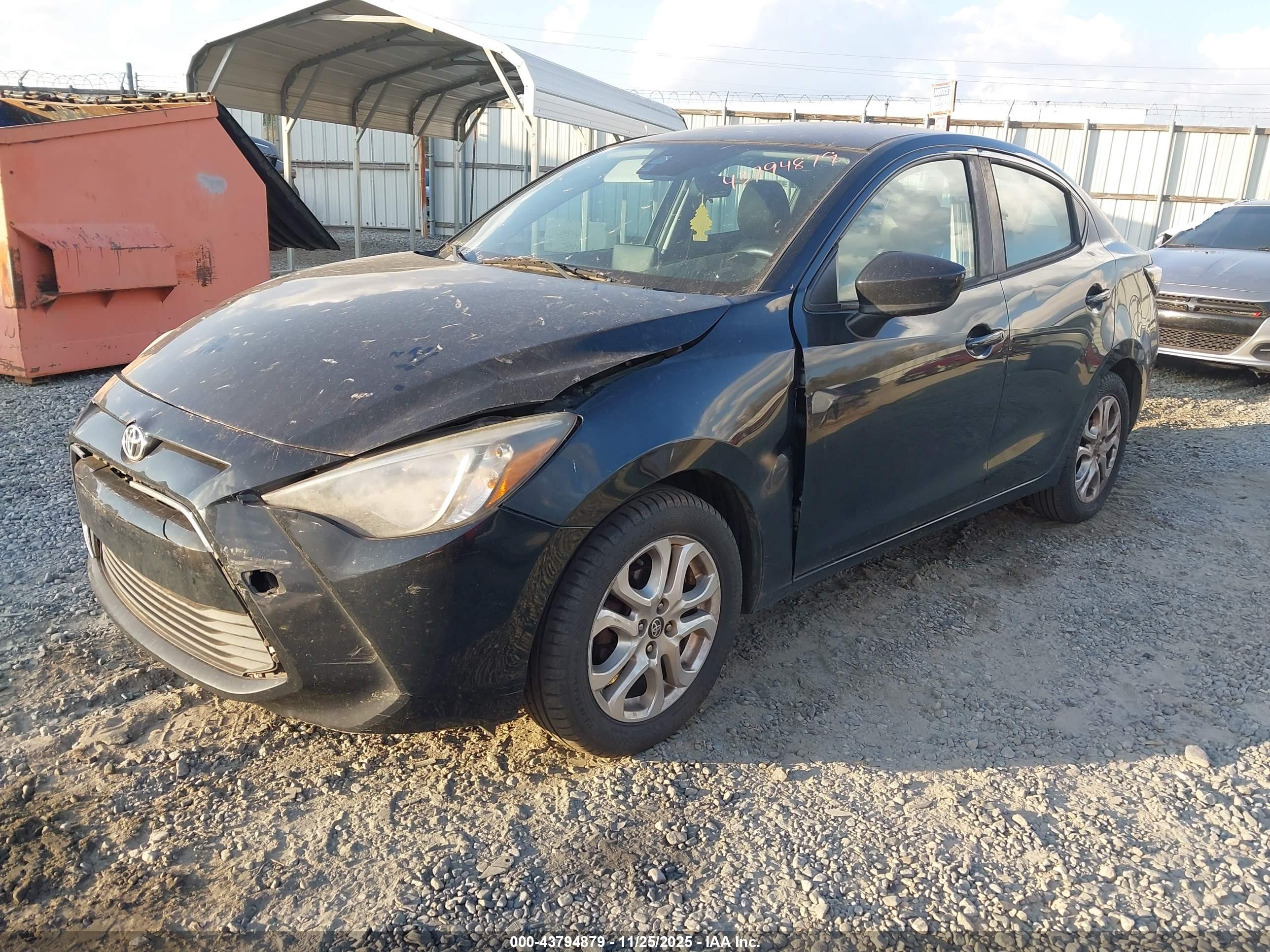 TOYOTA YARIS image 2