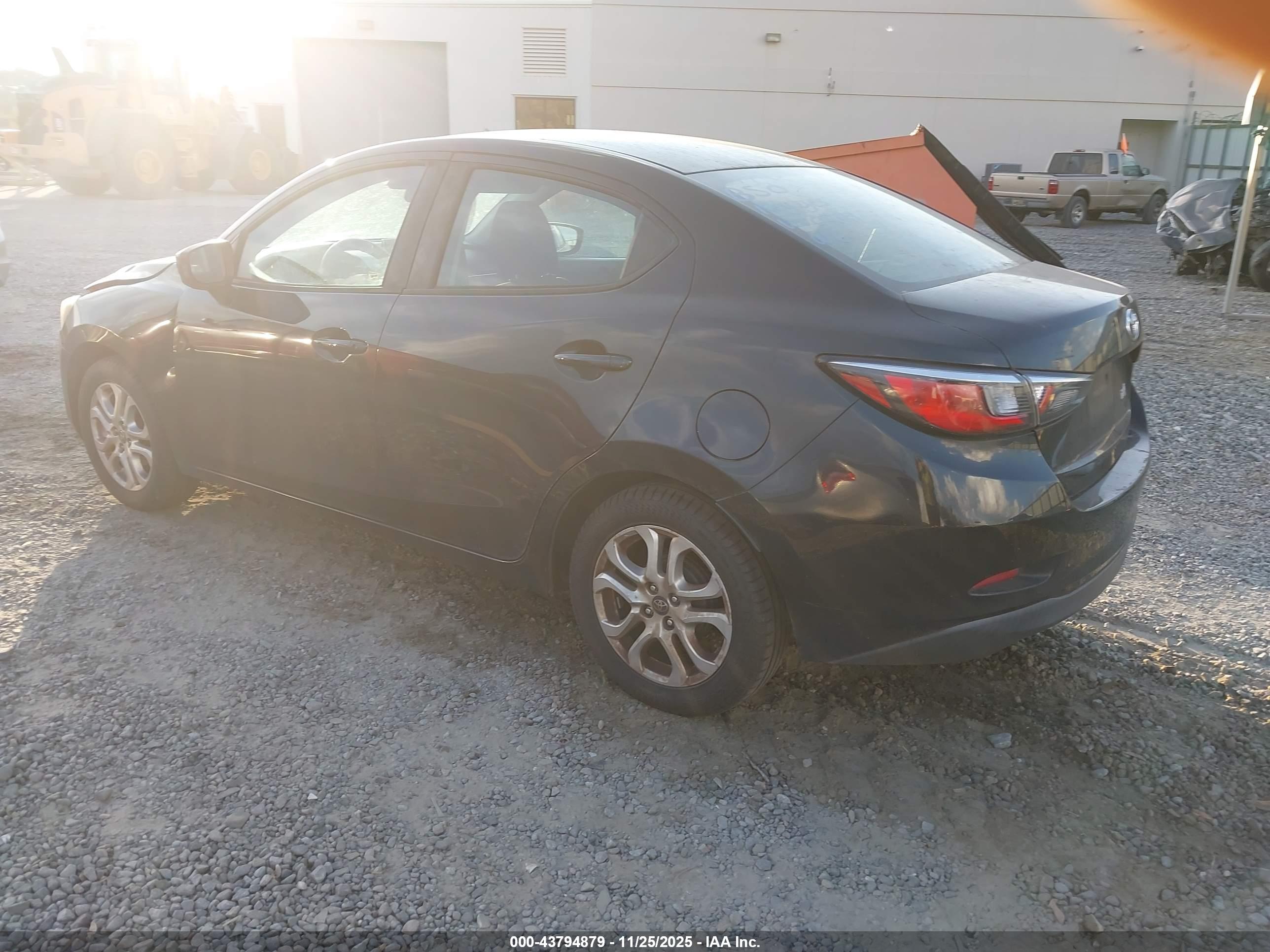 TOYOTA YARIS image 3