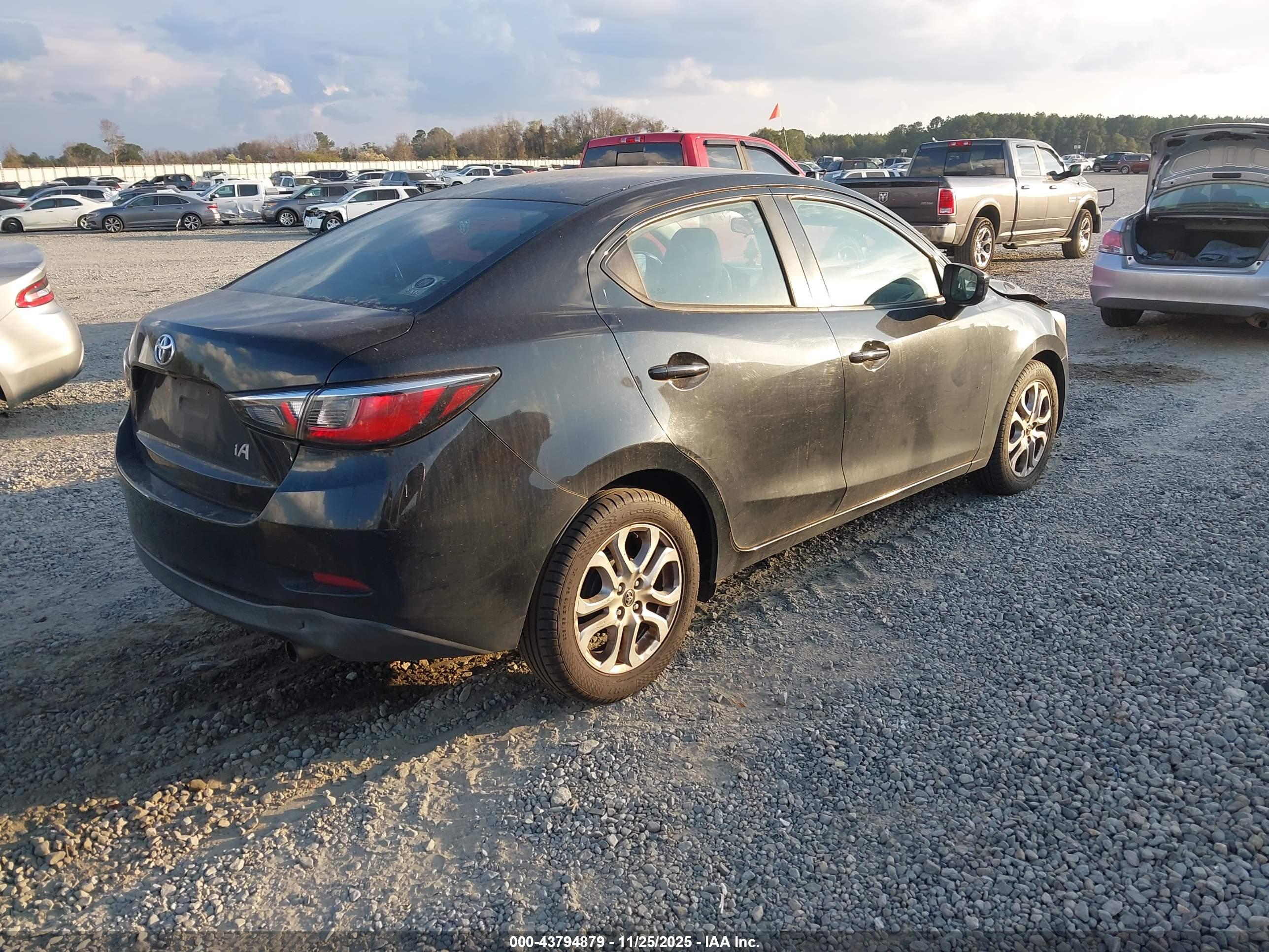 TOYOTA YARIS image 4