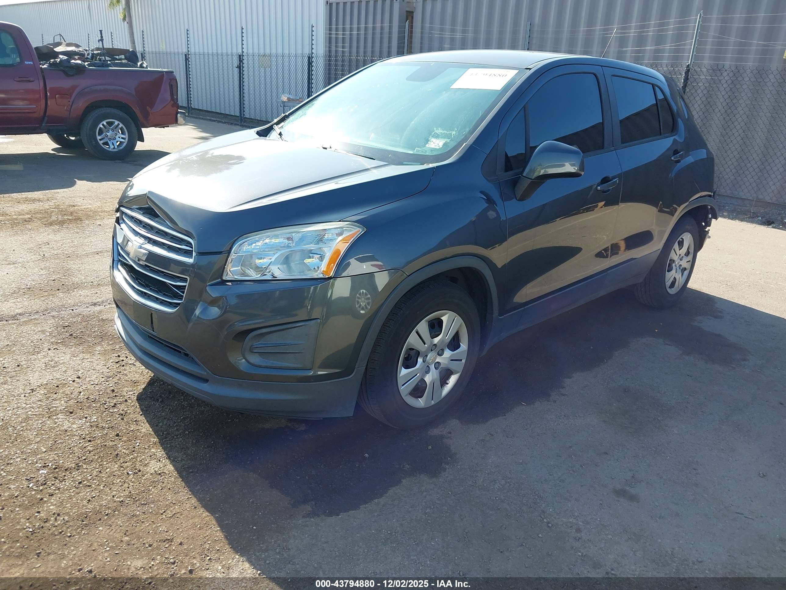 CHEVROLET TRAX image 2