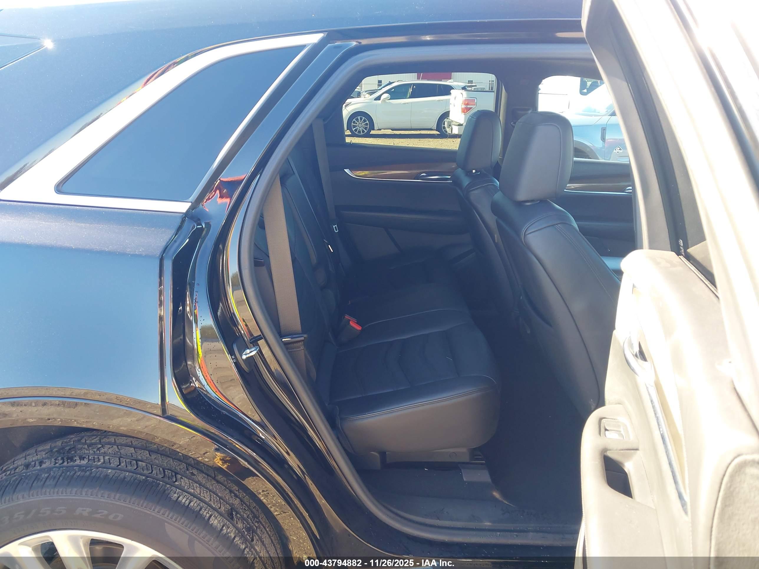 CADILLAC XT5 image 8