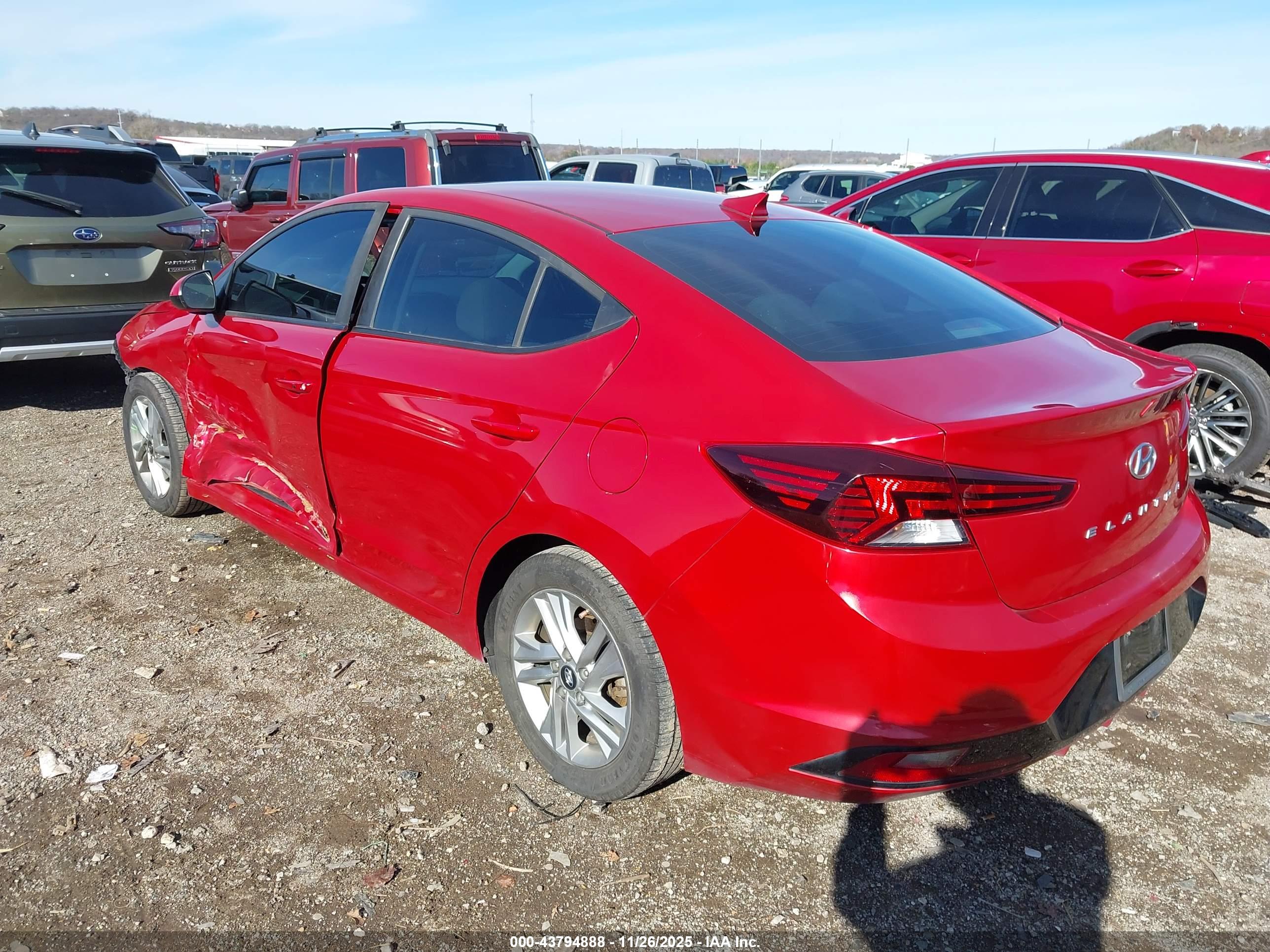 HYUNDAI ELANTRA image 3