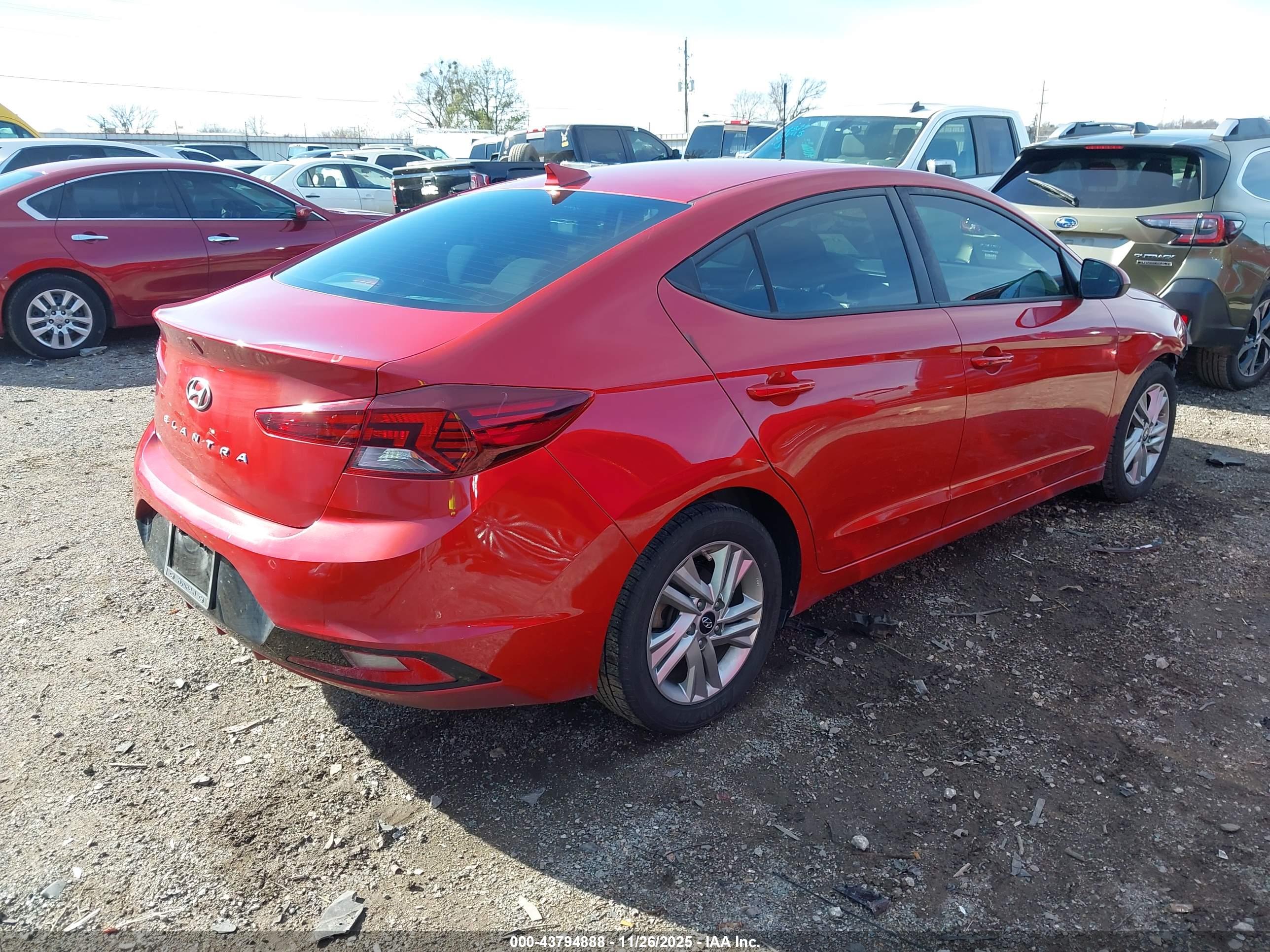 HYUNDAI ELANTRA image 4