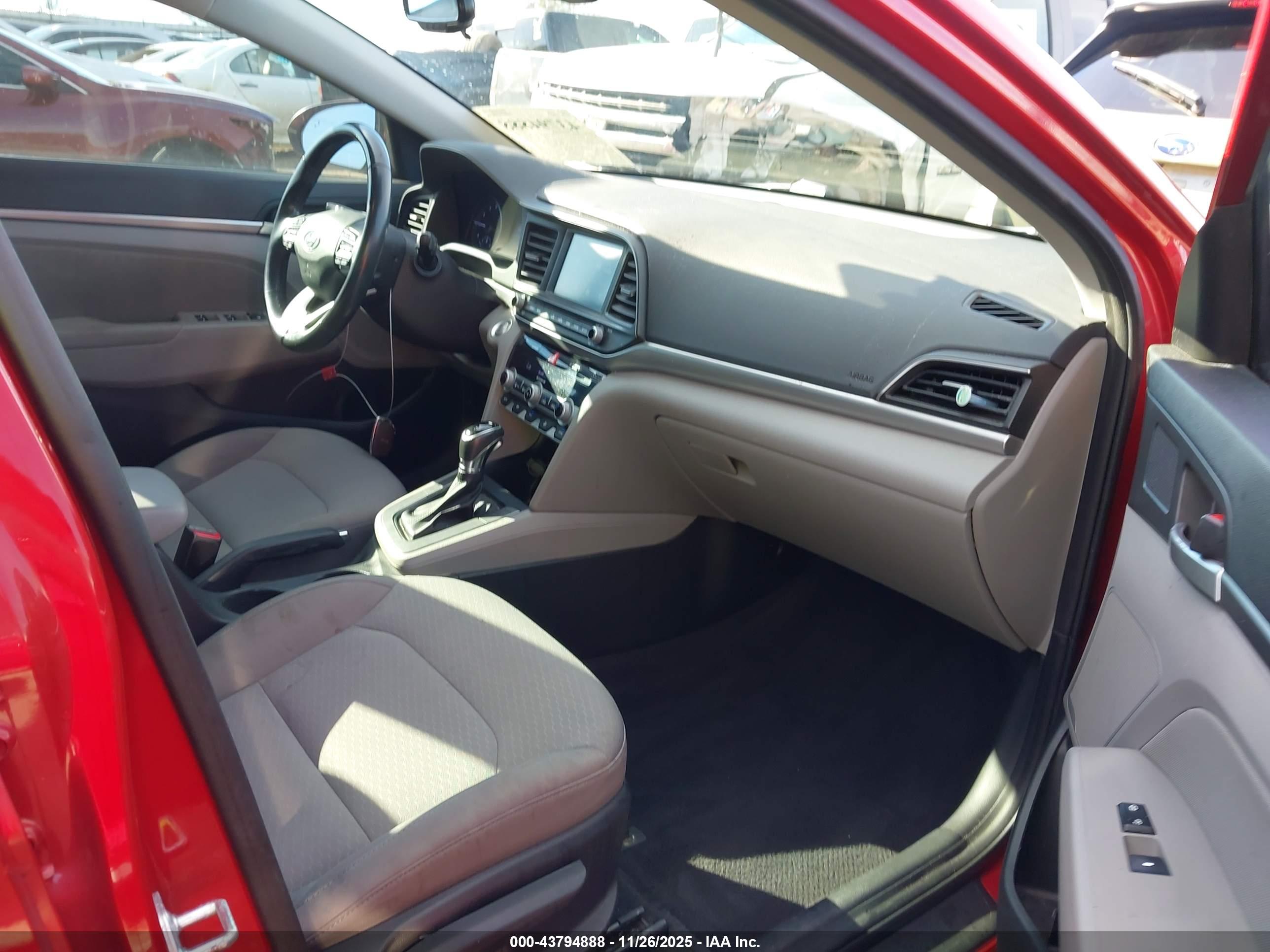 HYUNDAI ELANTRA image 5