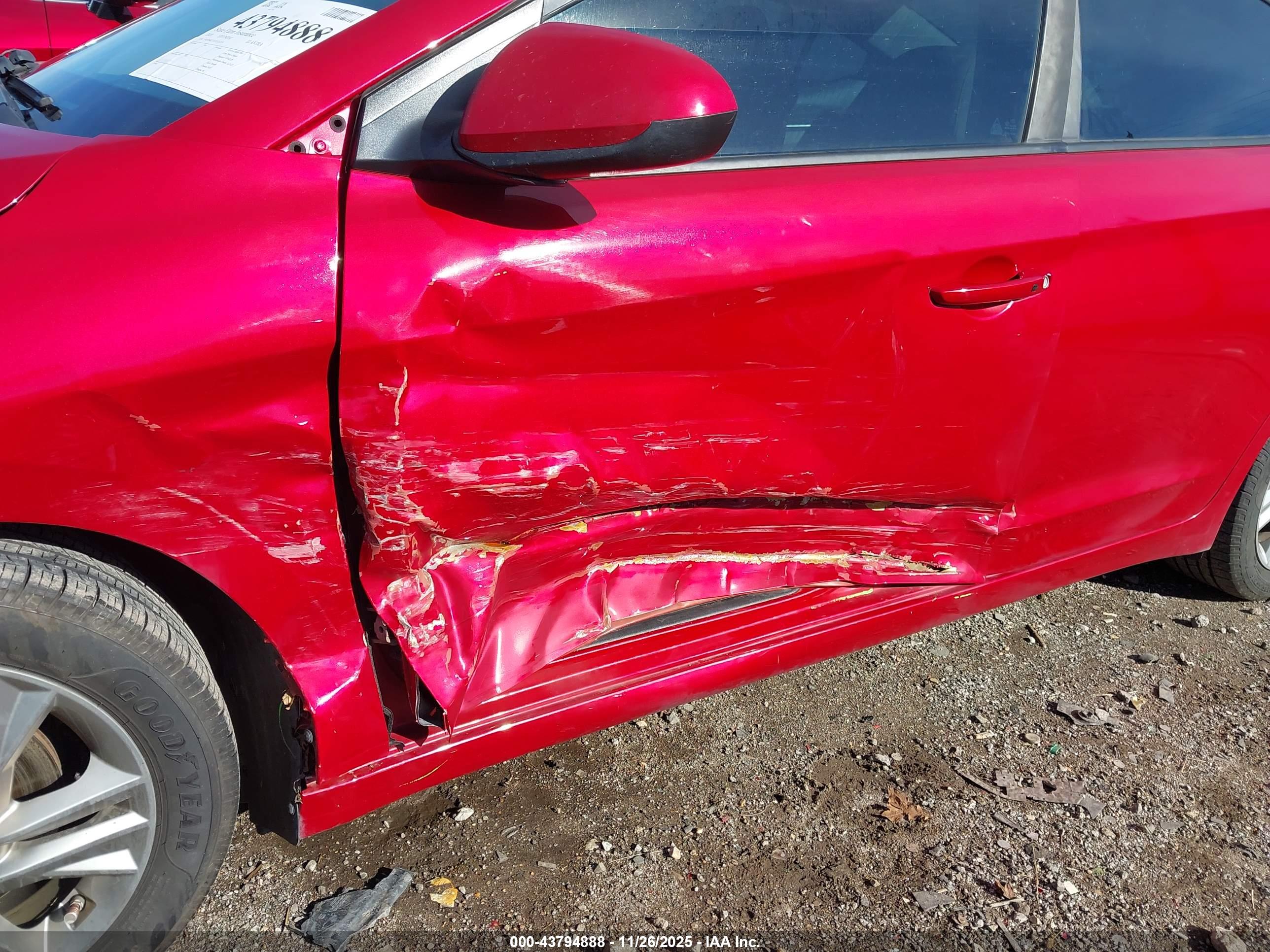 HYUNDAI ELANTRA image 6