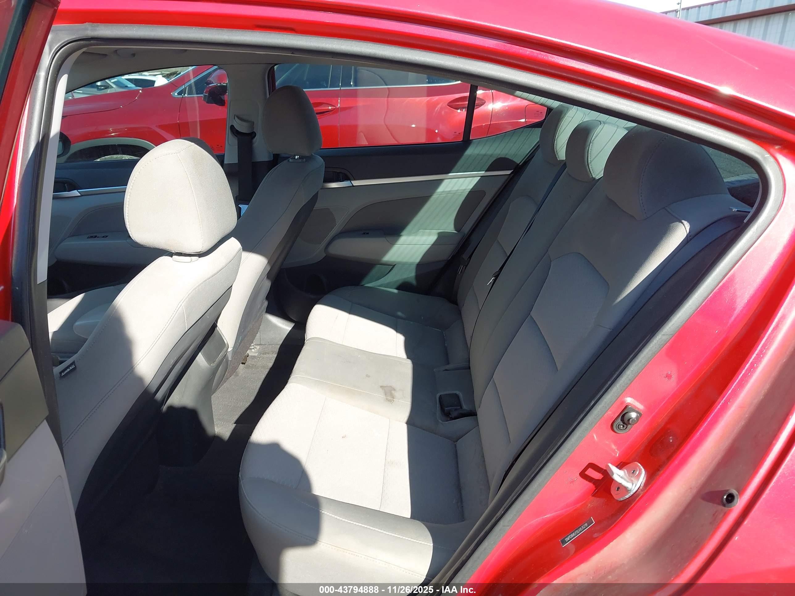 HYUNDAI ELANTRA image 8
