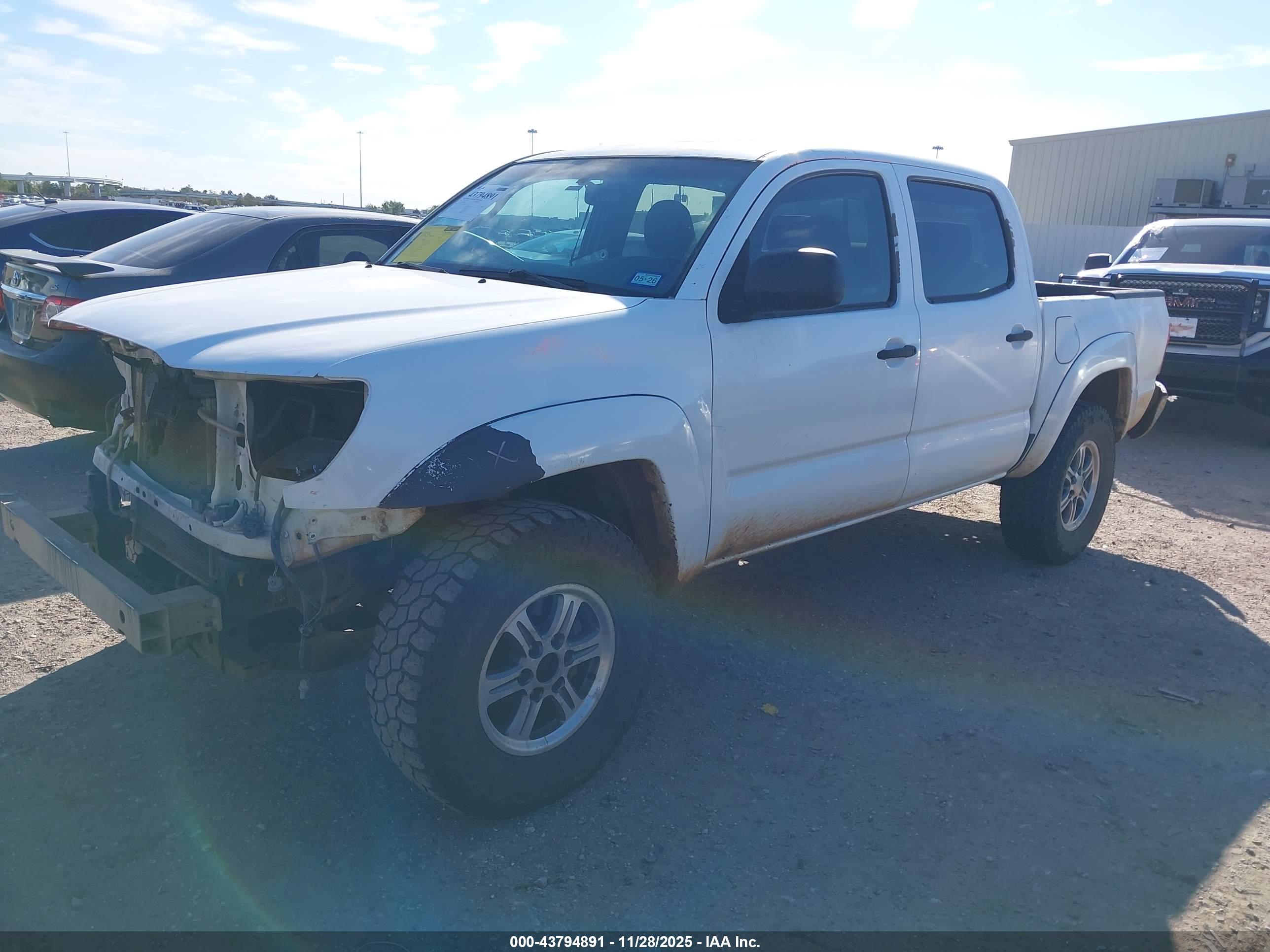 TOYOTA TACOMA image 2