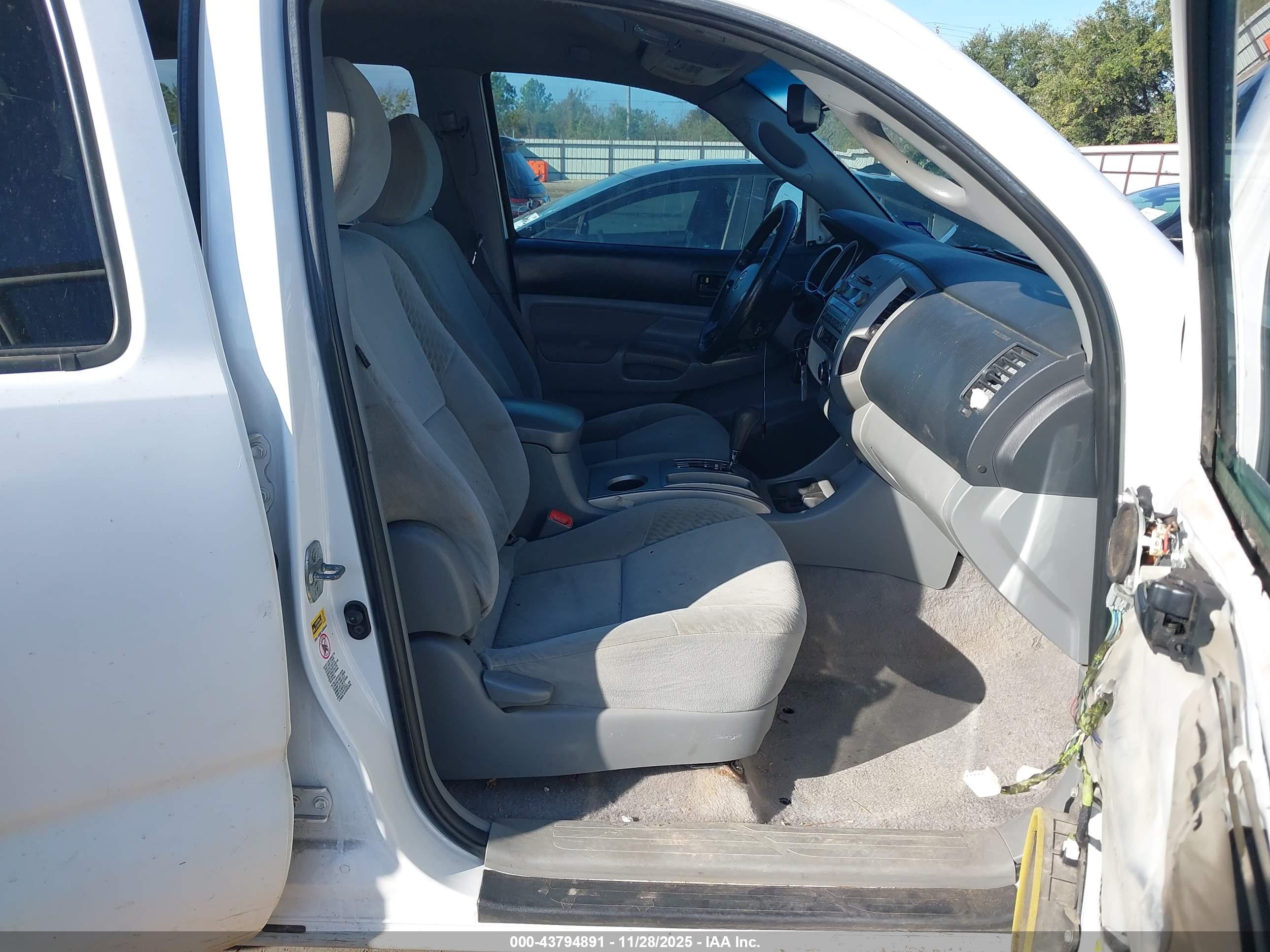 TOYOTA TACOMA image 5