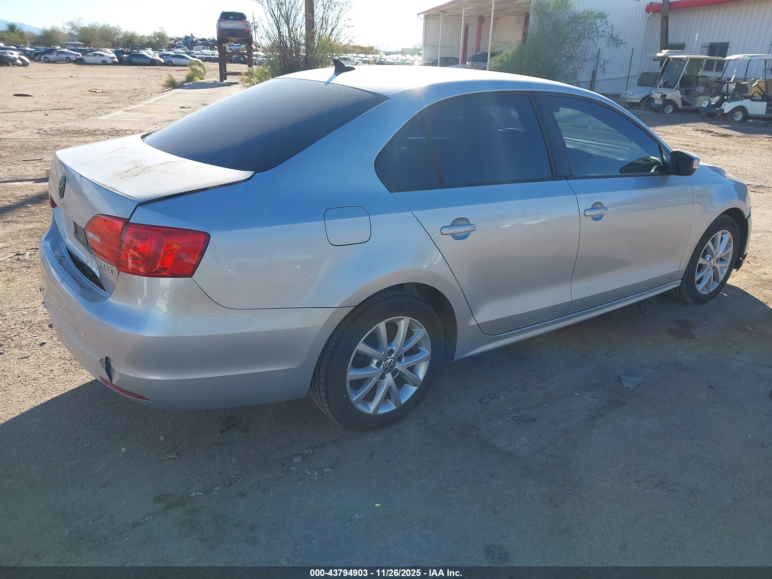 VOLKSWAGEN JETTA image 4