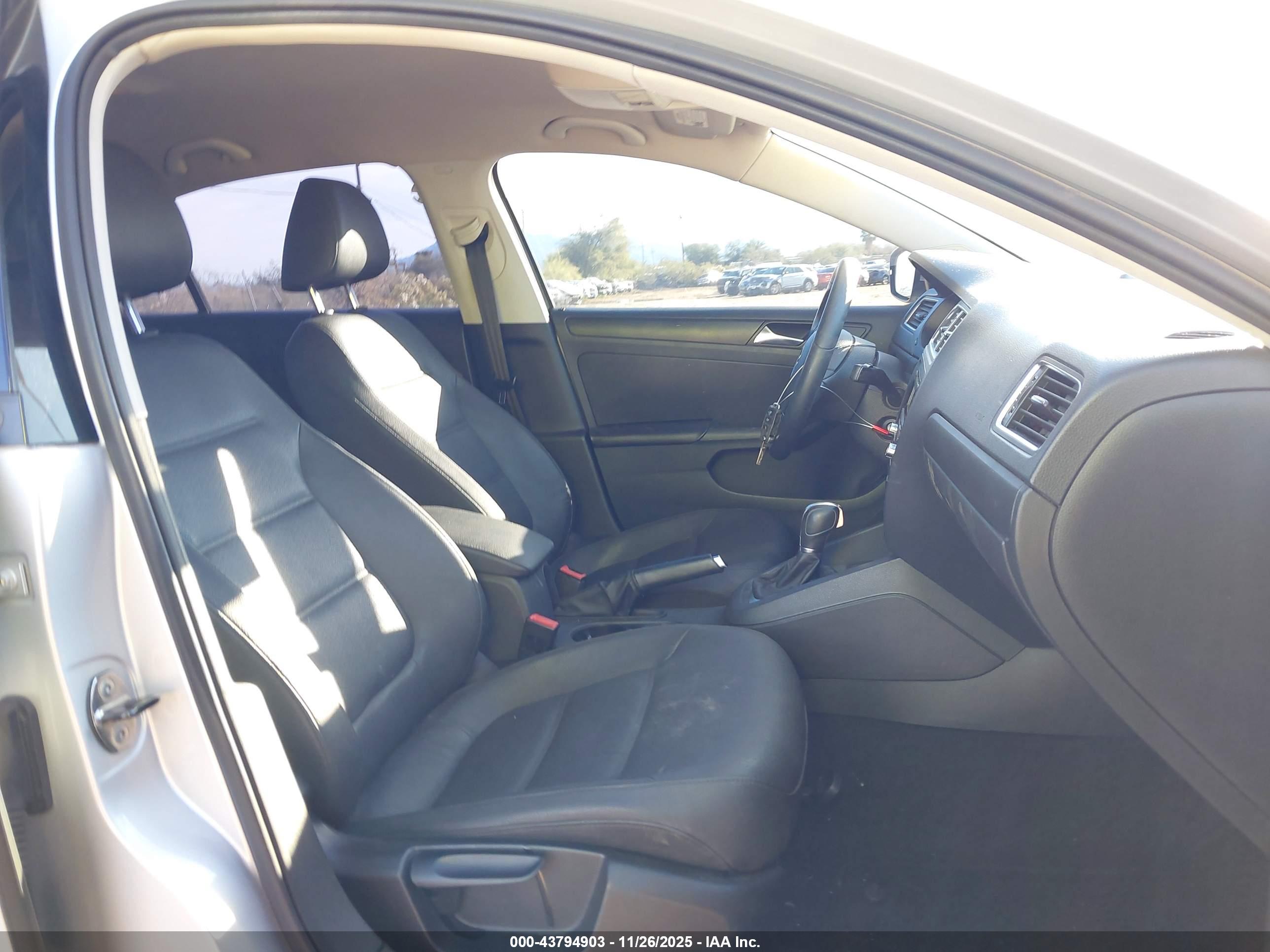 VOLKSWAGEN JETTA image 5