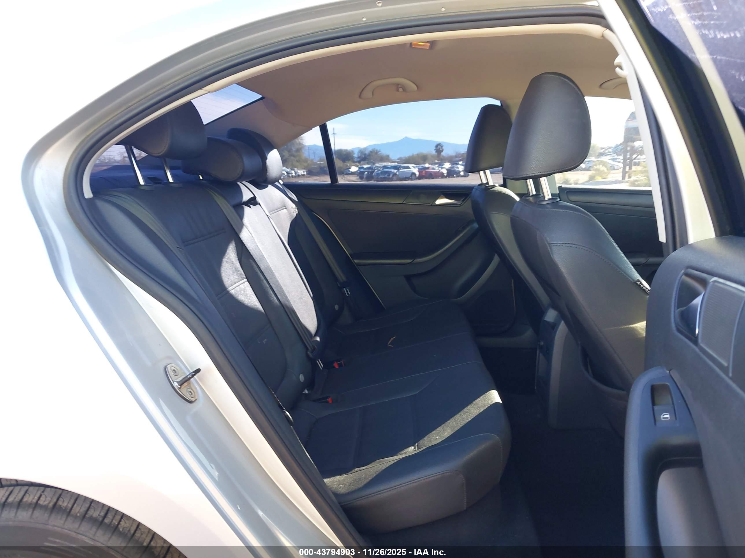 VOLKSWAGEN JETTA image 8